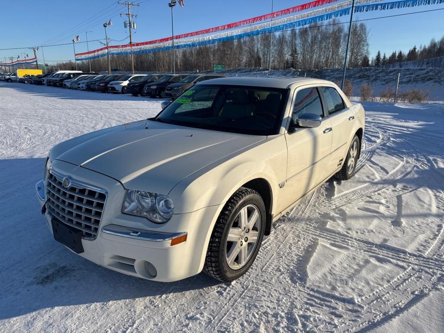 2006 WHITE CHRYSLER 300C (2C3LK63H46H) with an 5.7L engine, Automatic transmission, located at 2525 S. Cushman, Fairbanks, AK, 99701, (907) 452-5707, 64.824036, -147.712311 - Photo#0