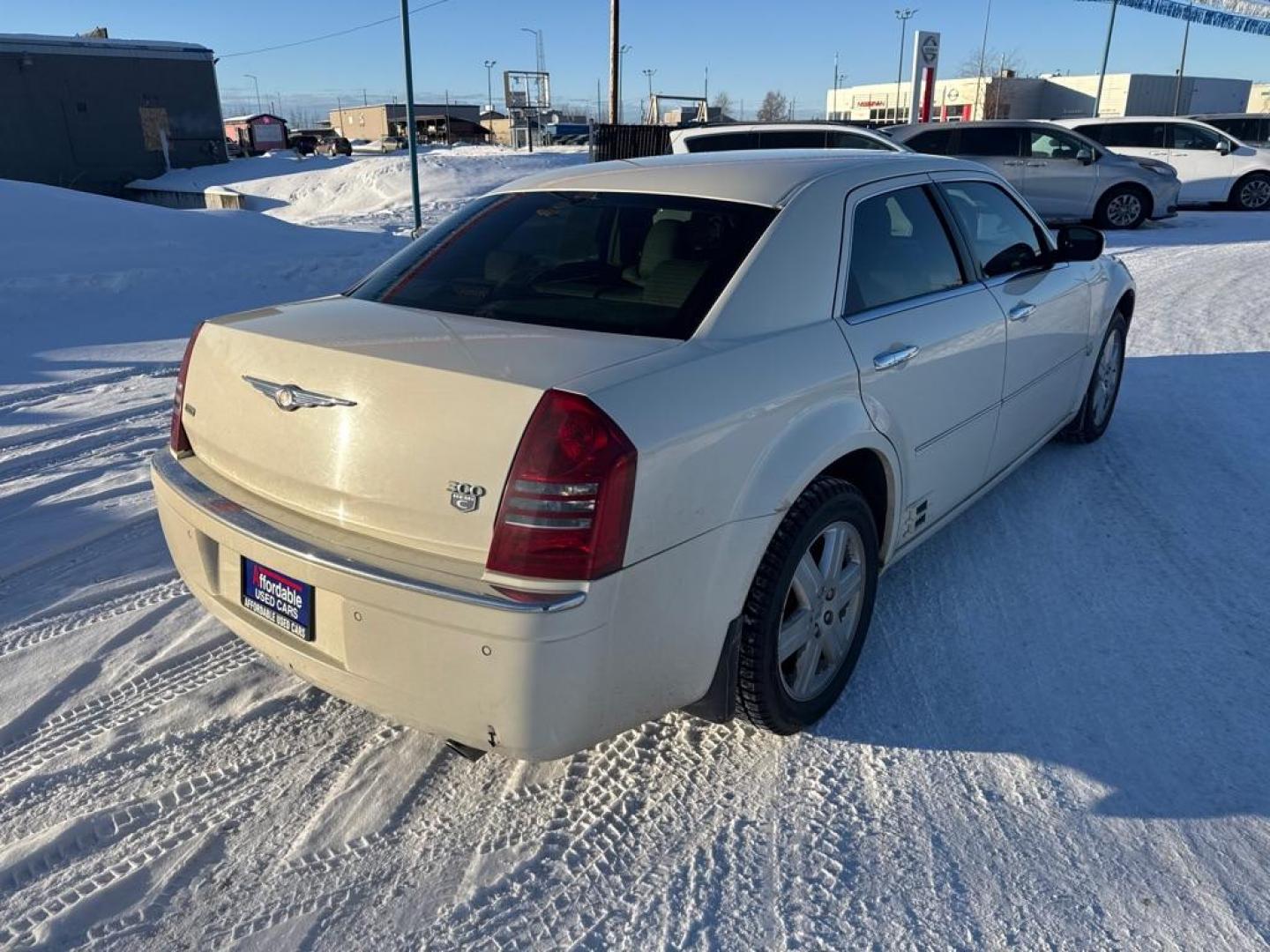 2006 WHITE CHRYSLER 300C (2C3LK63H46H) with an 5.7L engine, Automatic transmission, located at 2525 S. Cushman, Fairbanks, AK, 99701, (907) 452-5707, 64.824036, -147.712311 - Photo#2