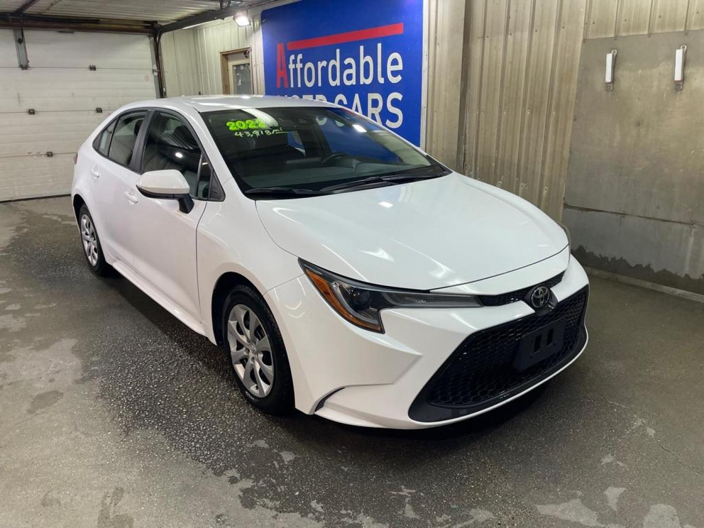 2022 WHITE TOYOTA COROLLA LE LE (5YFEPMAE8NP) with an 1.8L engine, Continuously Variable transmission, located at 2525 S. Cushman, Fairbanks, AK, 99701, (907) 452-5707, 64.824036, -147.712311 - Photo#0