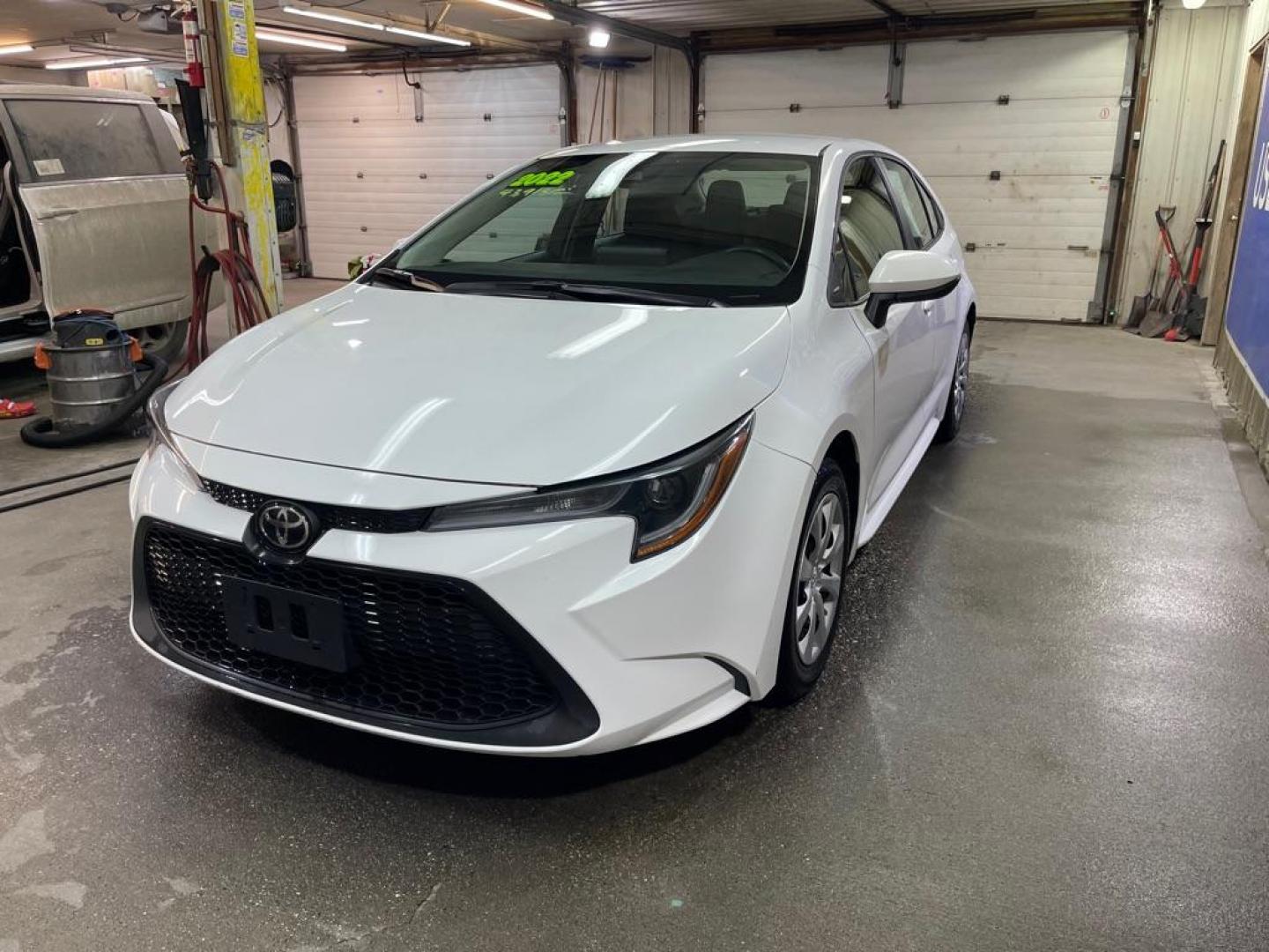 2022 WHITE TOYOTA COROLLA LE LE (5YFEPMAE8NP) with an 1.8L engine, Continuously Variable transmission, located at 2525 S. Cushman, Fairbanks, AK, 99701, (907) 452-5707, 64.824036, -147.712311 - Photo#1