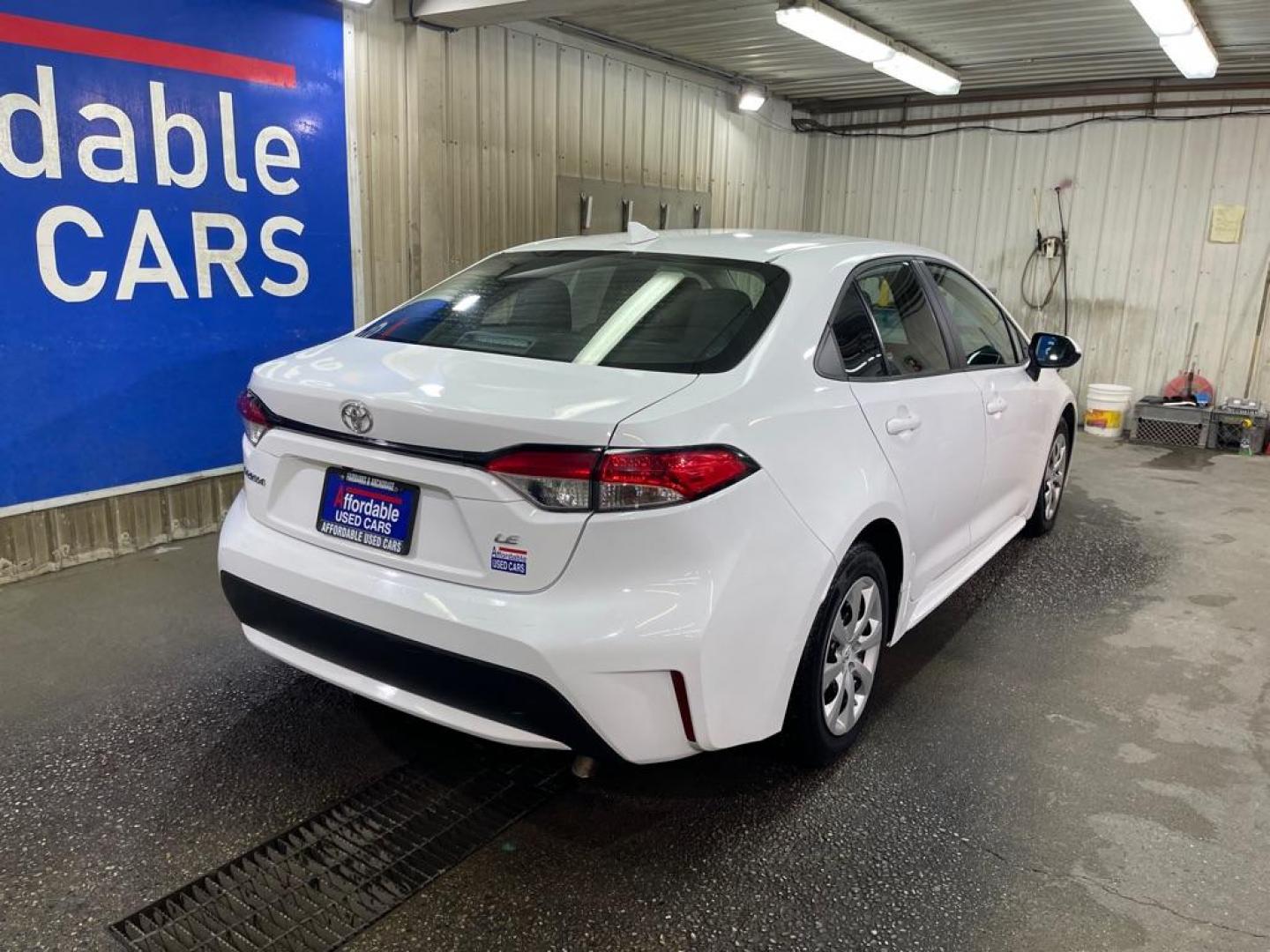 2022 WHITE TOYOTA COROLLA LE LE (5YFEPMAE8NP) with an 1.8L engine, Continuously Variable transmission, located at 2525 S. Cushman, Fairbanks, AK, 99701, (907) 452-5707, 64.824036, -147.712311 - Photo#2