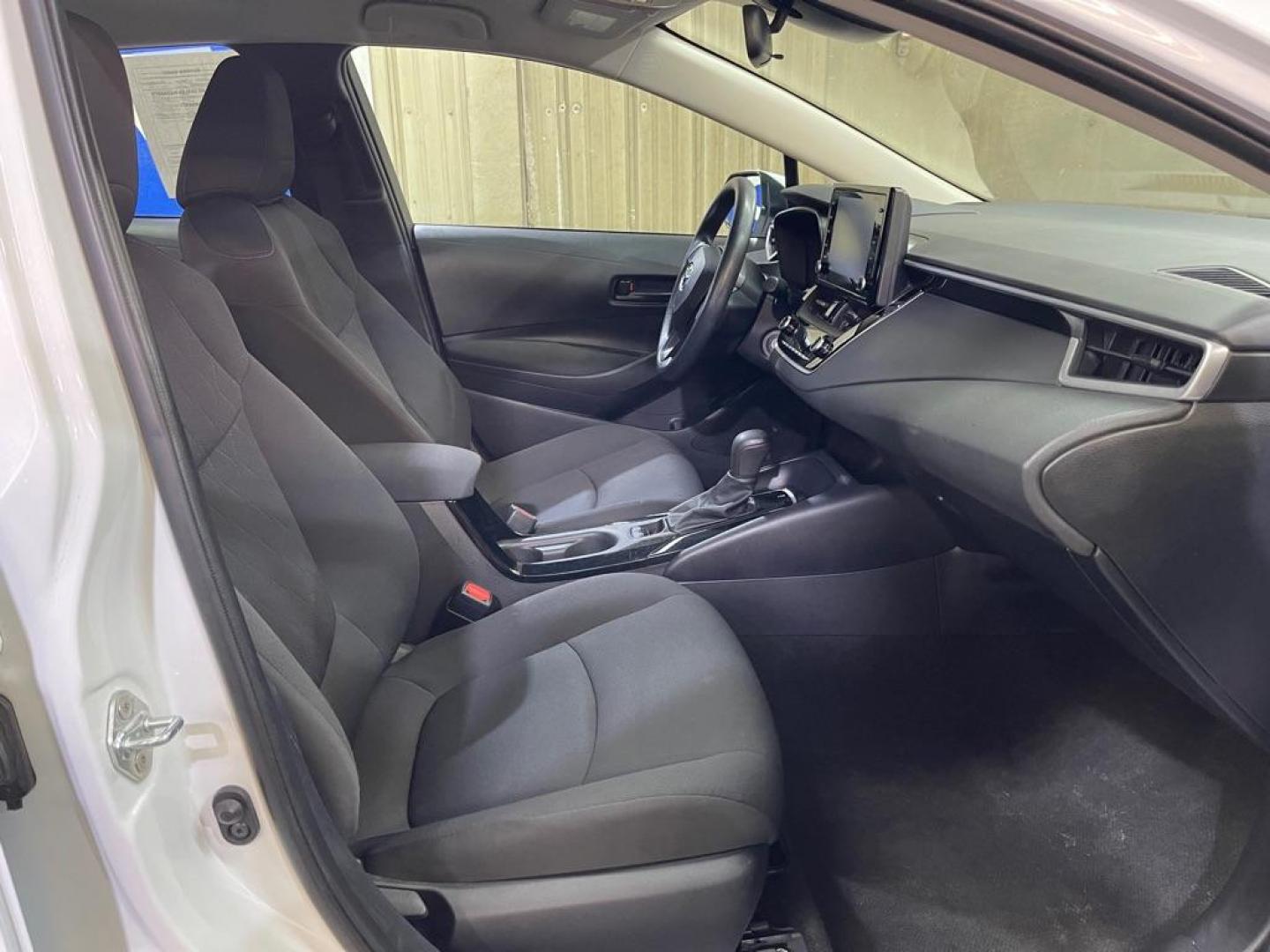 2022 WHITE TOYOTA COROLLA LE LE (5YFEPMAE8NP) with an 1.8L engine, Continuously Variable transmission, located at 2525 S. Cushman, Fairbanks, AK, 99701, (907) 452-5707, 64.824036, -147.712311 - Photo#3