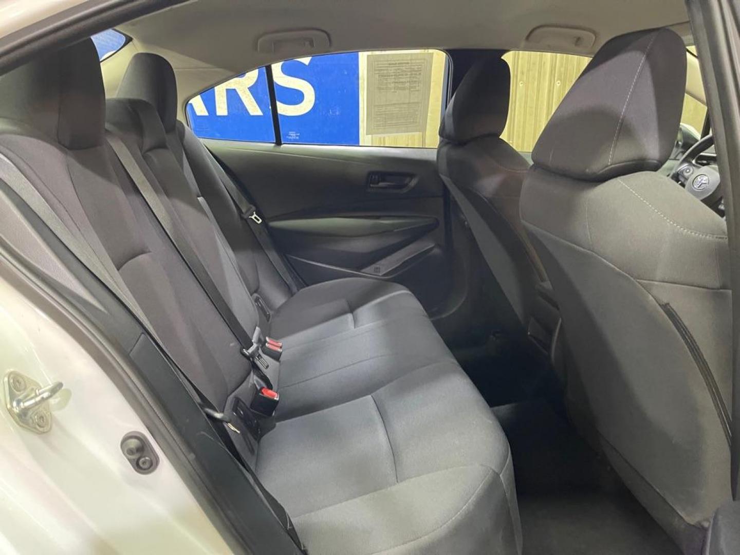 2022 WHITE TOYOTA COROLLA LE LE (5YFEPMAE8NP) with an 1.8L engine, Continuously Variable transmission, located at 2525 S. Cushman, Fairbanks, AK, 99701, (907) 452-5707, 64.824036, -147.712311 - Photo#4