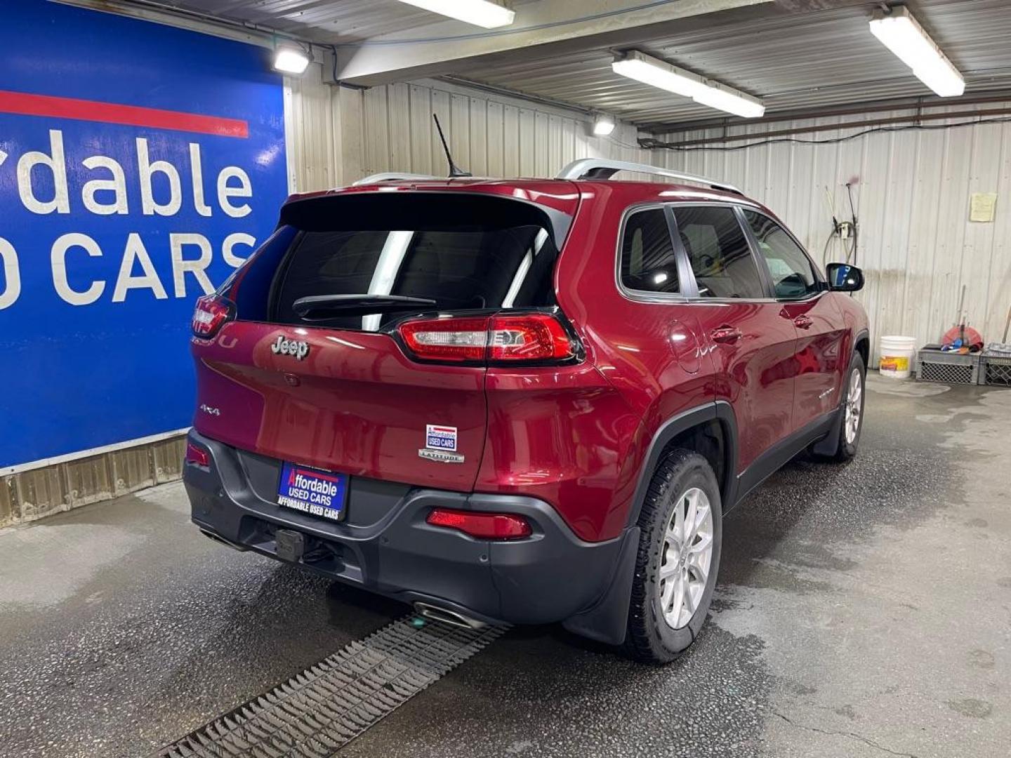 2015 RED JEEP CHEROKEE LATITUDE (1C4PJMCS8FW) with an 3.2L engine, Automatic transmission, located at 2525 S. Cushman, Fairbanks, AK, 99701, (907) 452-5707, 64.824036, -147.712311 - Photo#2