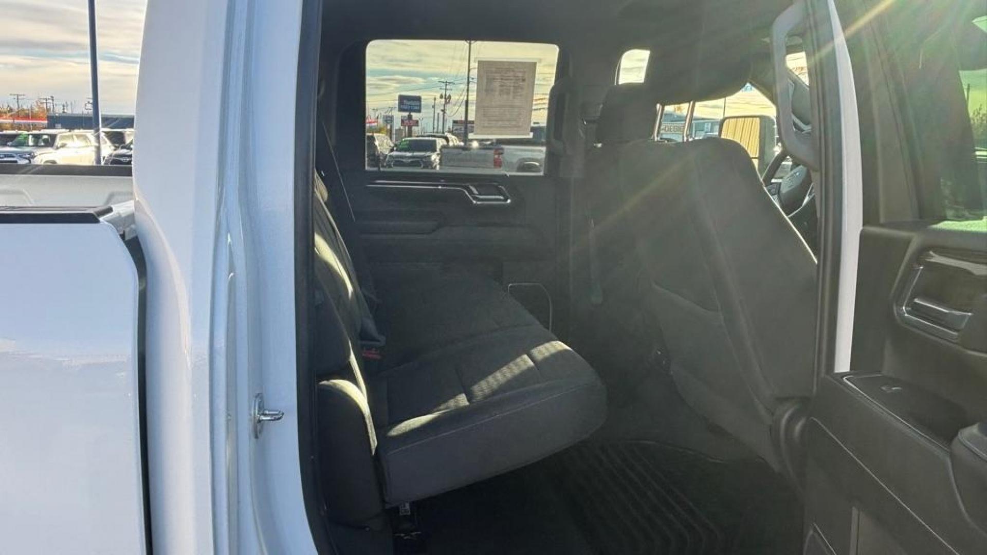 2024 WHTIE CHEVROLET SILVERADO 2500 HEAVY DUTY LT (1GC4YNEY3RF) with an 6.6L engine, Automatic transmission, located at 2525 S. Cushman, Fairbanks, AK, 99701, (907) 452-5707, 64.824036, -147.712311 - Photo#3