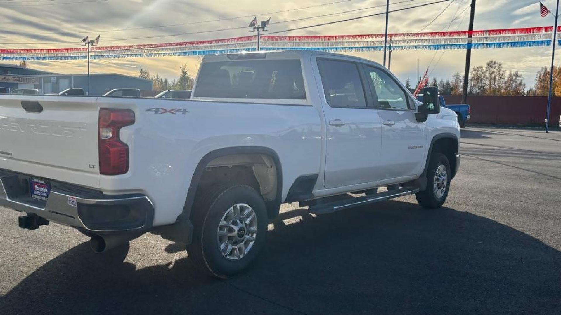 2024 WHTIE CHEVROLET SILVERADO 2500 HEAVY DUTY LT (1GC4YNEY3RF) with an 6.6L engine, Automatic transmission, located at 2525 S. Cushman, Fairbanks, AK, 99701, (907) 452-5707, 64.824036, -147.712311 - Photo#4