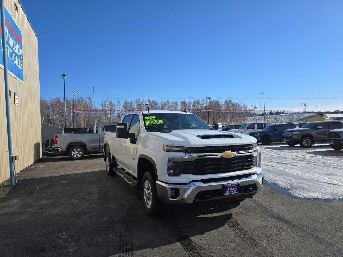 2024 WHITE CHEVROLET SILVERADO 2500 HEAVY DUTY LT (1GC4YNEY3RF) with an 6.6L engine, Automatic transmission, located at 2525 S. Cushman, Fairbanks, AK, 99701, (907) 452-5707, 64.824036, -147.712311 - Photo#0