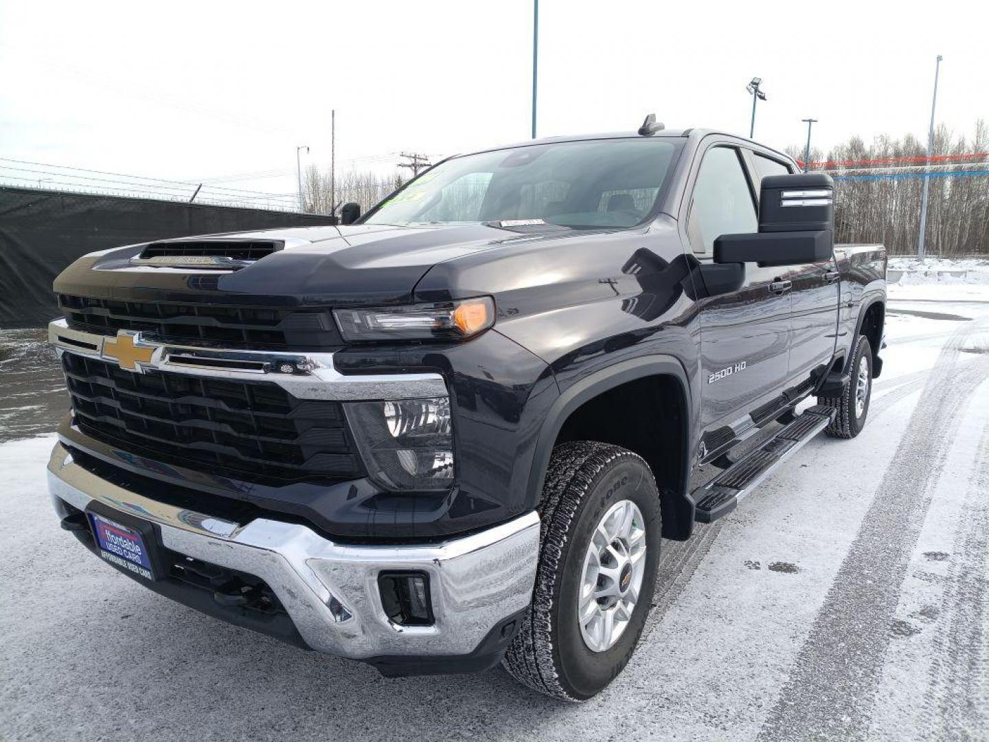 2024 BLUE CHEVROLET SILVERADO 2500 HEAVY DUTY LT (2GC4YNEY8R1) with an 6.6L engine, Automatic transmission, located at 2525 S. Cushman, Fairbanks, AK, 99701, (907) 452-5707, 64.824036, -147.712311 - Photo#3