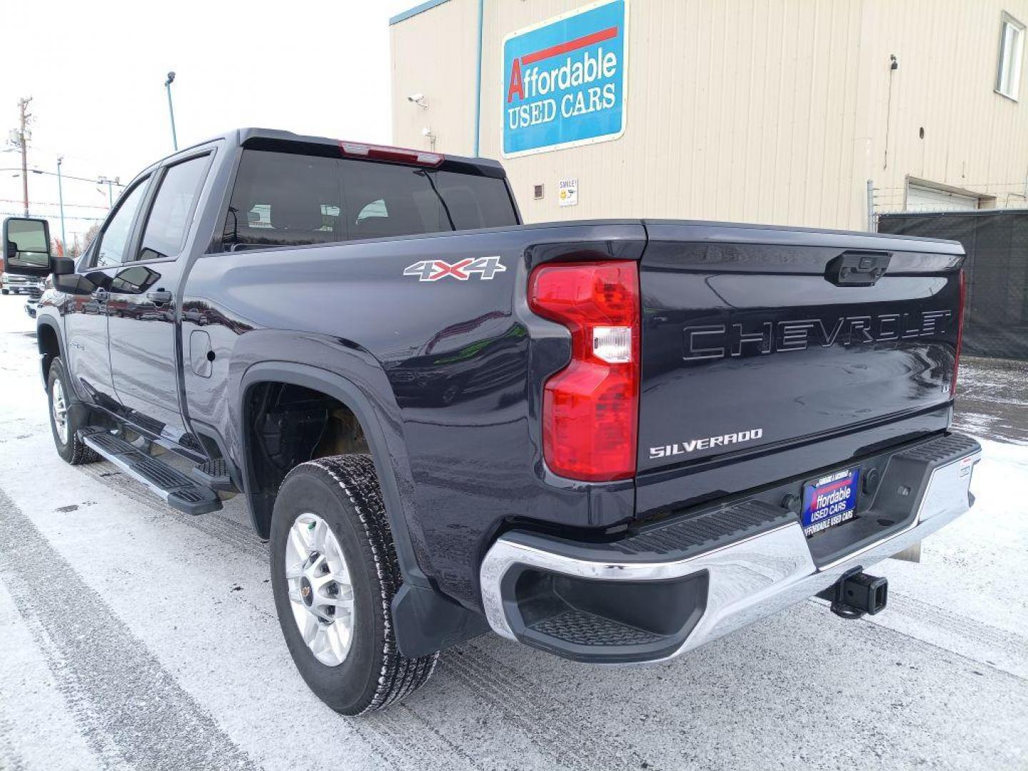 2024 BLUE CHEVROLET SILVERADO 2500 HEAVY DUTY LT (2GC4YNEY8R1) with an 6.6L engine, Automatic transmission, located at 2525 S. Cushman, Fairbanks, AK, 99701, (907) 452-5707, 64.824036, -147.712311 - Photo#4