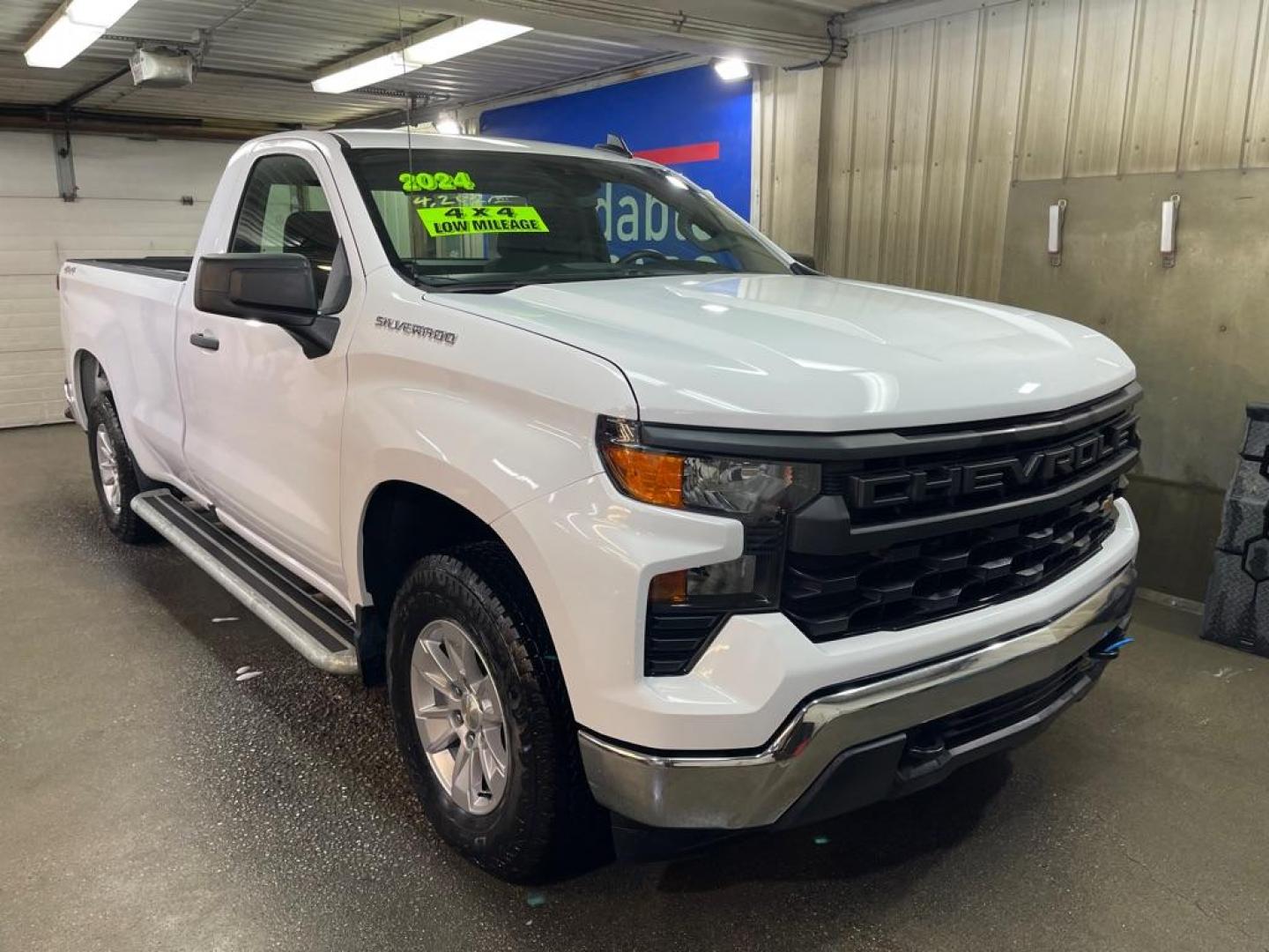 2024 WHITE CHEVROLET SILVERADO 1500 (3GCNDAED5RG) with an 5.3L engine, Automatic transmission, located at 2525 S. Cushman, Fairbanks, AK, 99701, (907) 452-5707, 64.824036, -147.712311 - Photo#0