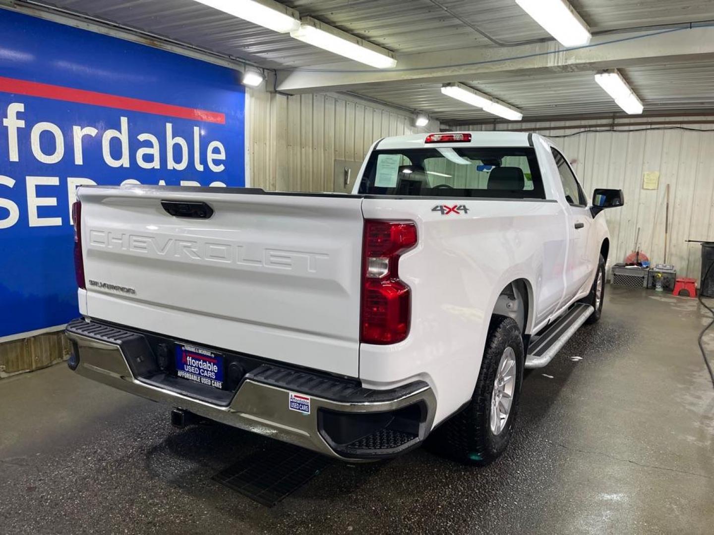 2024 WHITE CHEVROLET SILVERADO 1500 (3GCNDAED5RG) with an 5.3L engine, Automatic transmission, located at 2525 S. Cushman, Fairbanks, AK, 99701, (907) 452-5707, 64.824036, -147.712311 - Photo#2