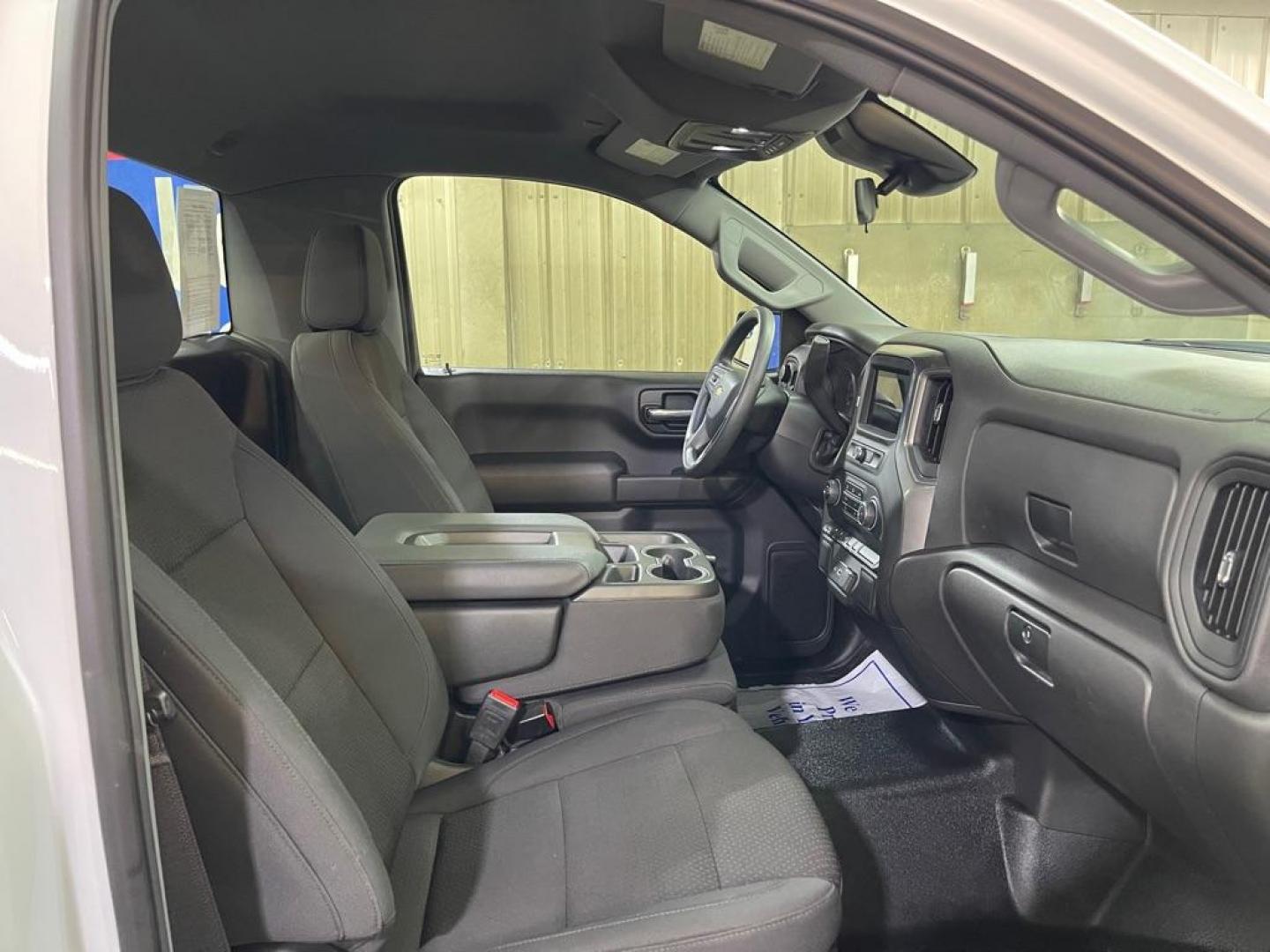 2024 WHITE CHEVROLET SILVERADO 1500 (3GCNDAED5RG) with an 5.3L engine, Automatic transmission, located at 2525 S. Cushman, Fairbanks, AK, 99701, (907) 452-5707, 64.824036, -147.712311 - Photo#3