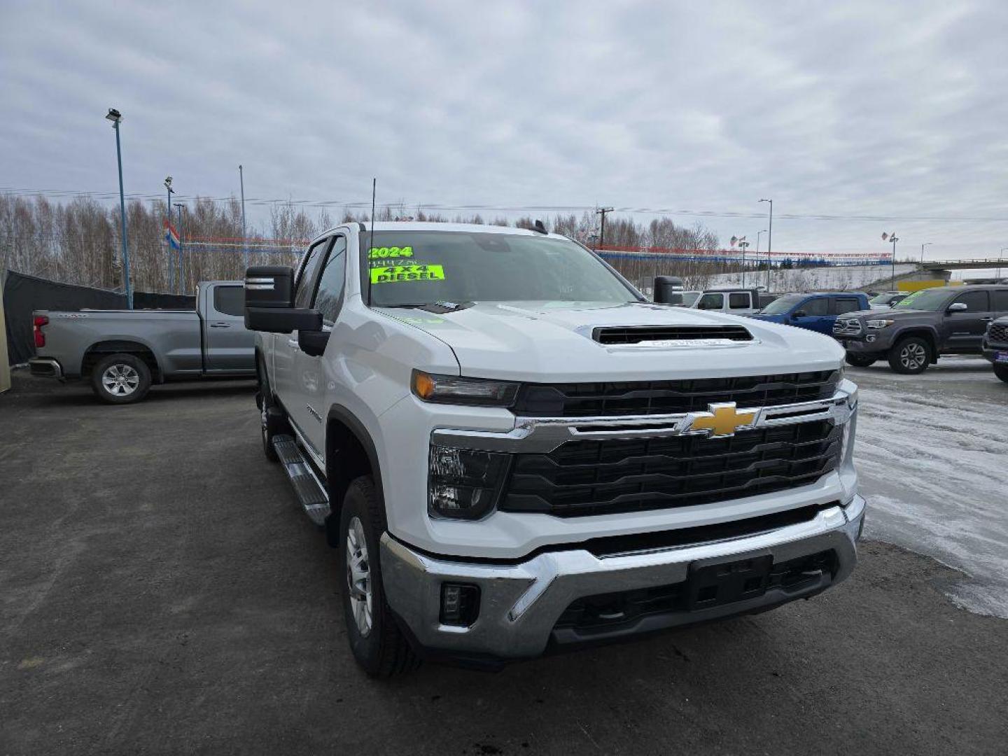 2024 WHITE CHEVROLET SILVERADO 2500 HEAVY DUTY LT (1GC4YNEYXRF) with an 6.6L engine, Automatic transmission, located at 2525 S. Cushman, Fairbanks, AK, 99701, (907) 452-5707, 64.824036, -147.712311 - Photo#0
