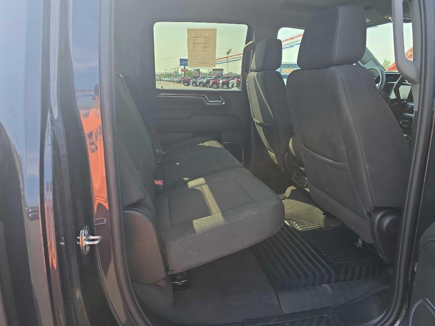 2024 GRAY CHEVROLET SILVERADO 2500 HEAVY DUTY LT (2GC4YNEYXR1) with an 6.6L engine, Automatic transmission, located at 2525 S. Cushman, Fairbanks, AK, 99701, (907) 452-5707, 64.824036, -147.712311 - Photo#7
