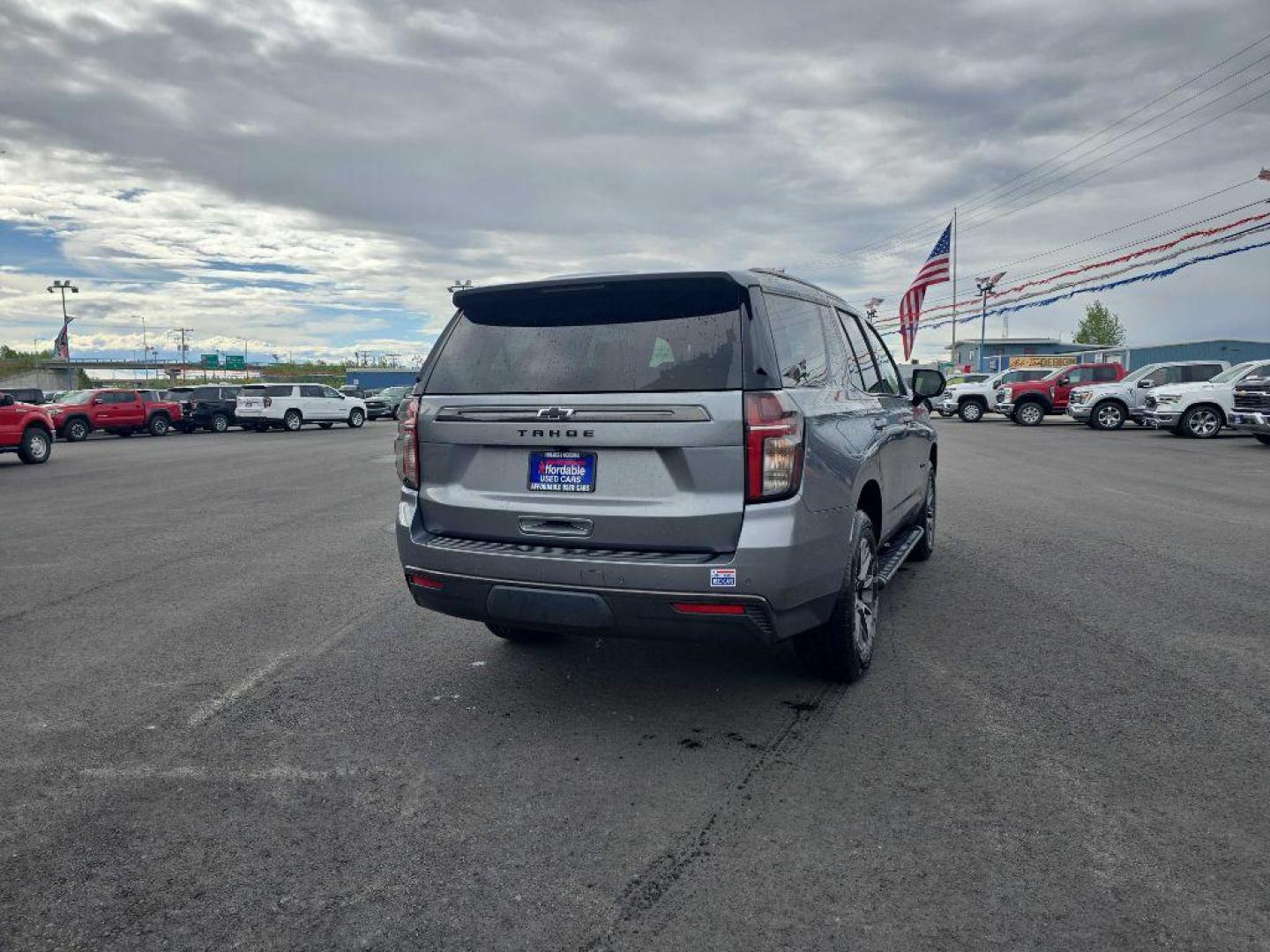 2022 GRAY CHEVROLET TAHOE 1500 Z71 (1GNSKPKD5NR) with an 5.3L engine, Automatic transmission, located at 2525 S. Cushman, Fairbanks, AK, 99701, (907) 452-5707, 64.824036, -147.712311 - Photo#8