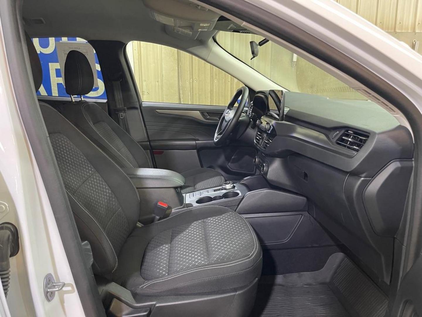 2023 WHITE FORD ESCAPE ACTIVE (1FMCU9GN7PU) with an 1.5L engine, Automatic transmission, located at 2525 S. Cushman, Fairbanks, AK, 99701, (907) 452-5707, 64.824036, -147.712311 - Photo#3