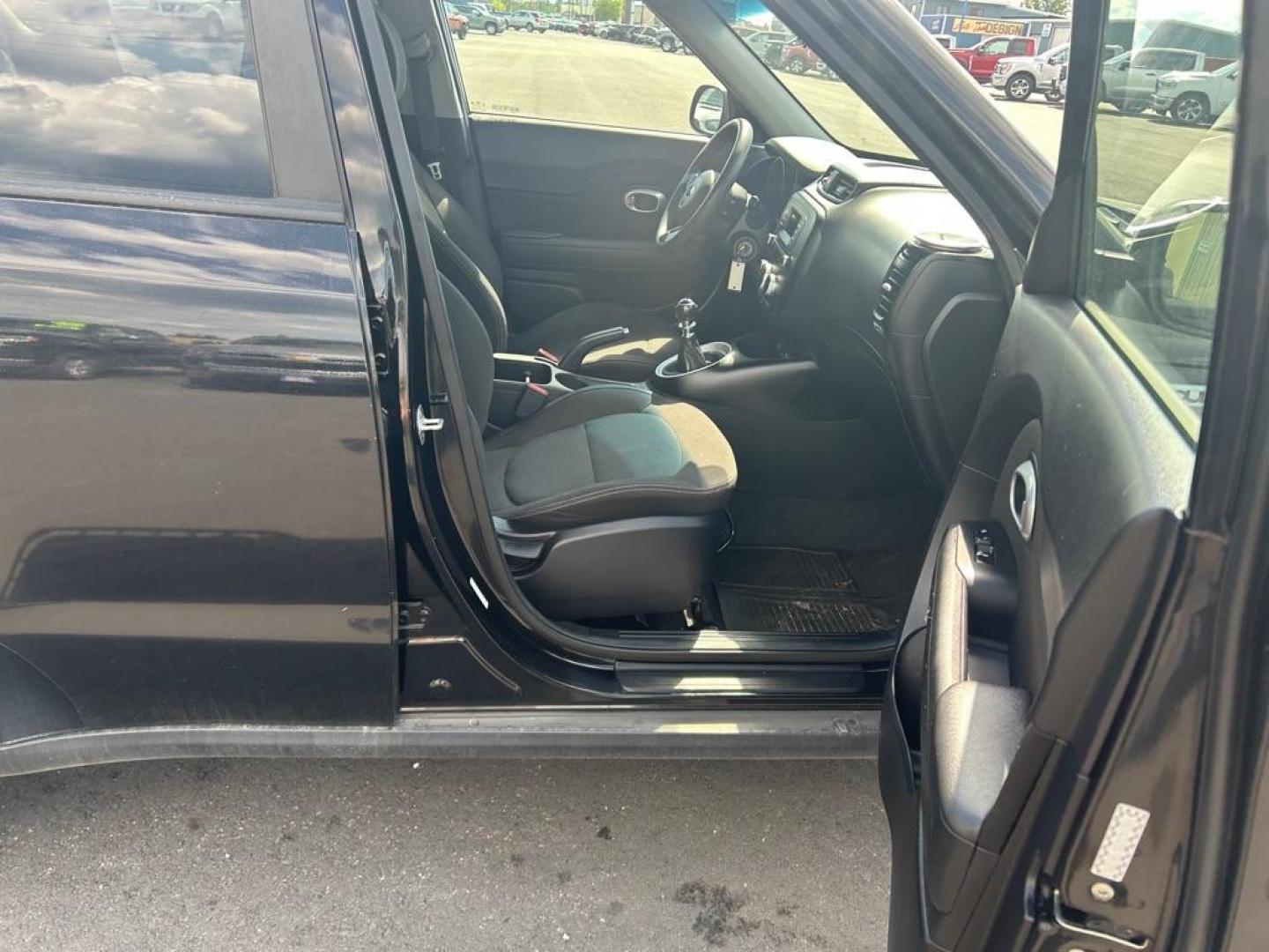 2016 BLACK KIA SOUL (KNDJN2A28G7) with an 1.6L engine, 6-Speed Manual transmission, located at 2525 S. Cushman, Fairbanks, AK, 99701, (907) 452-5707, 64.824036, -147.712311 - Photo#4