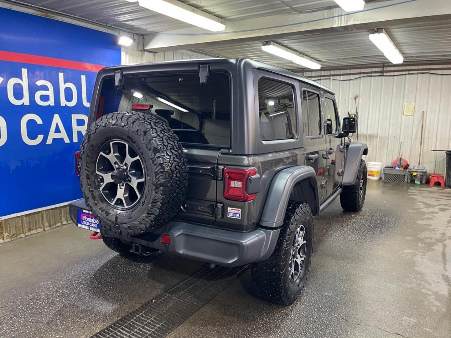 2019 GRAY JEEP WRANGLER UNLIMI RUBICON (1C4HJXFG6KW) with an 3.6L engine, Automatic transmission, located at 2525 S. Cushman, Fairbanks, AK, 99701, (907) 452-5707, 64.824036, -147.712311 - Photo#2
