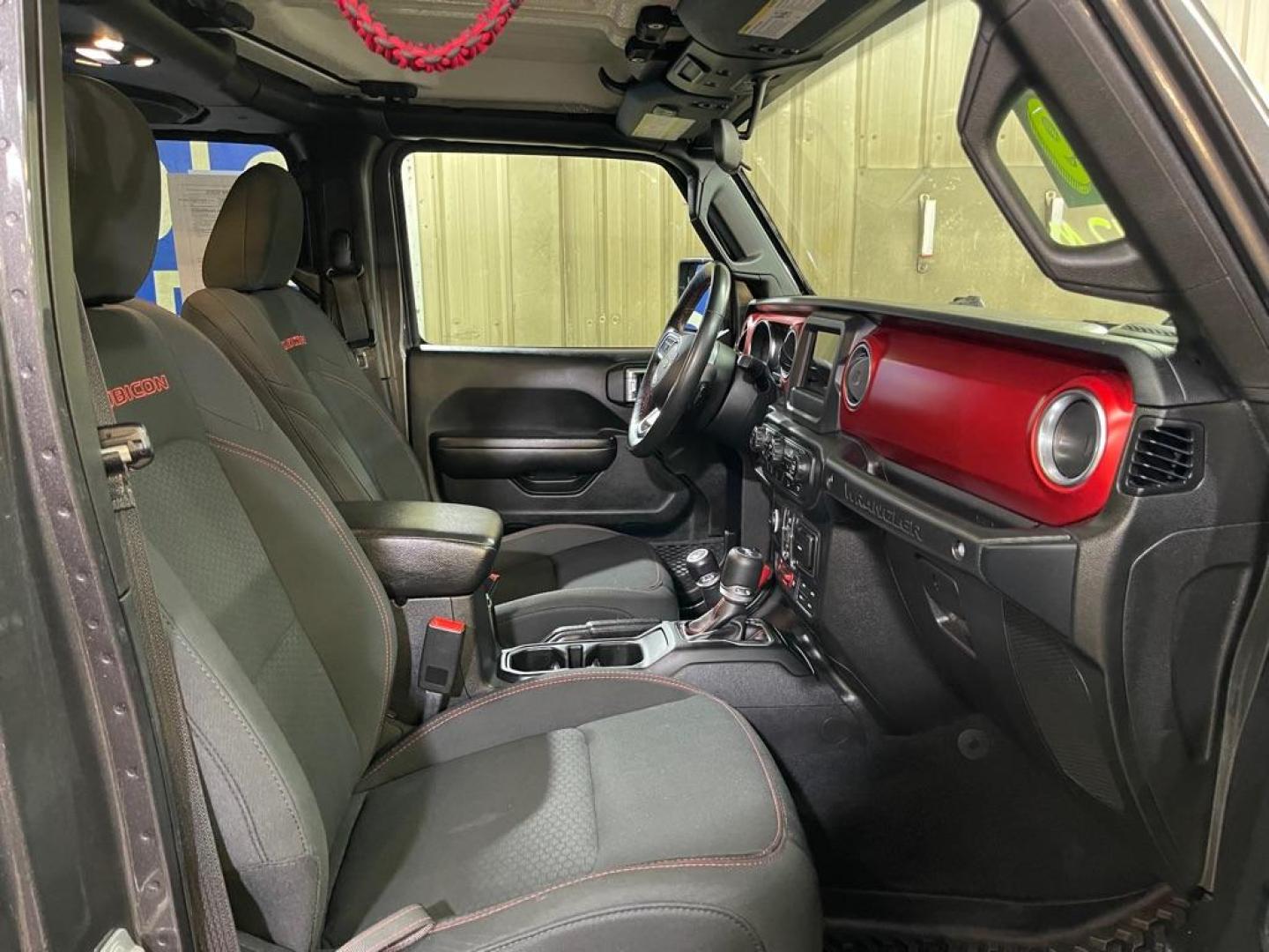 2019 GRAY JEEP WRANGLER UNLIMI RUBICON (1C4HJXFG6KW) with an 3.6L engine, Automatic transmission, located at 2525 S. Cushman, Fairbanks, AK, 99701, (907) 452-5707, 64.824036, -147.712311 - Photo#3