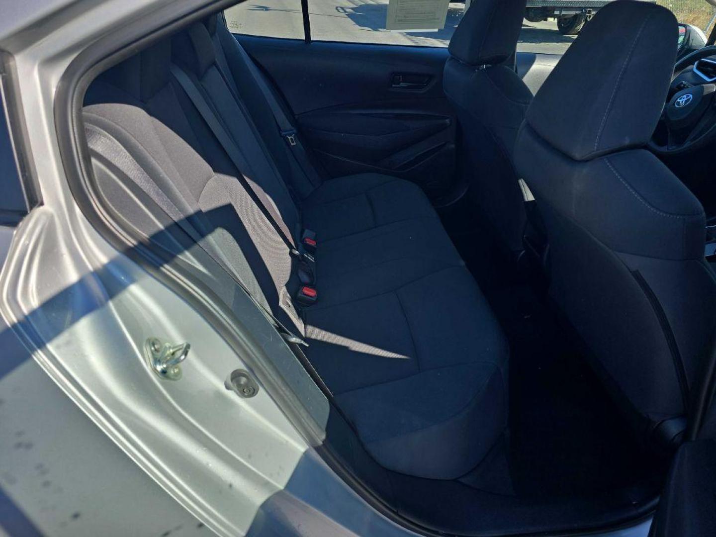 2022 SILVER TOYOTA COROLLA LE LE (5YFEPMAE4NP) with an 1.8L engine, Continuously Variable transmission, located at 2525 S. Cushman, Fairbanks, AK, 99701, (907) 452-5707, 64.824036, -147.712311 - Photo#3