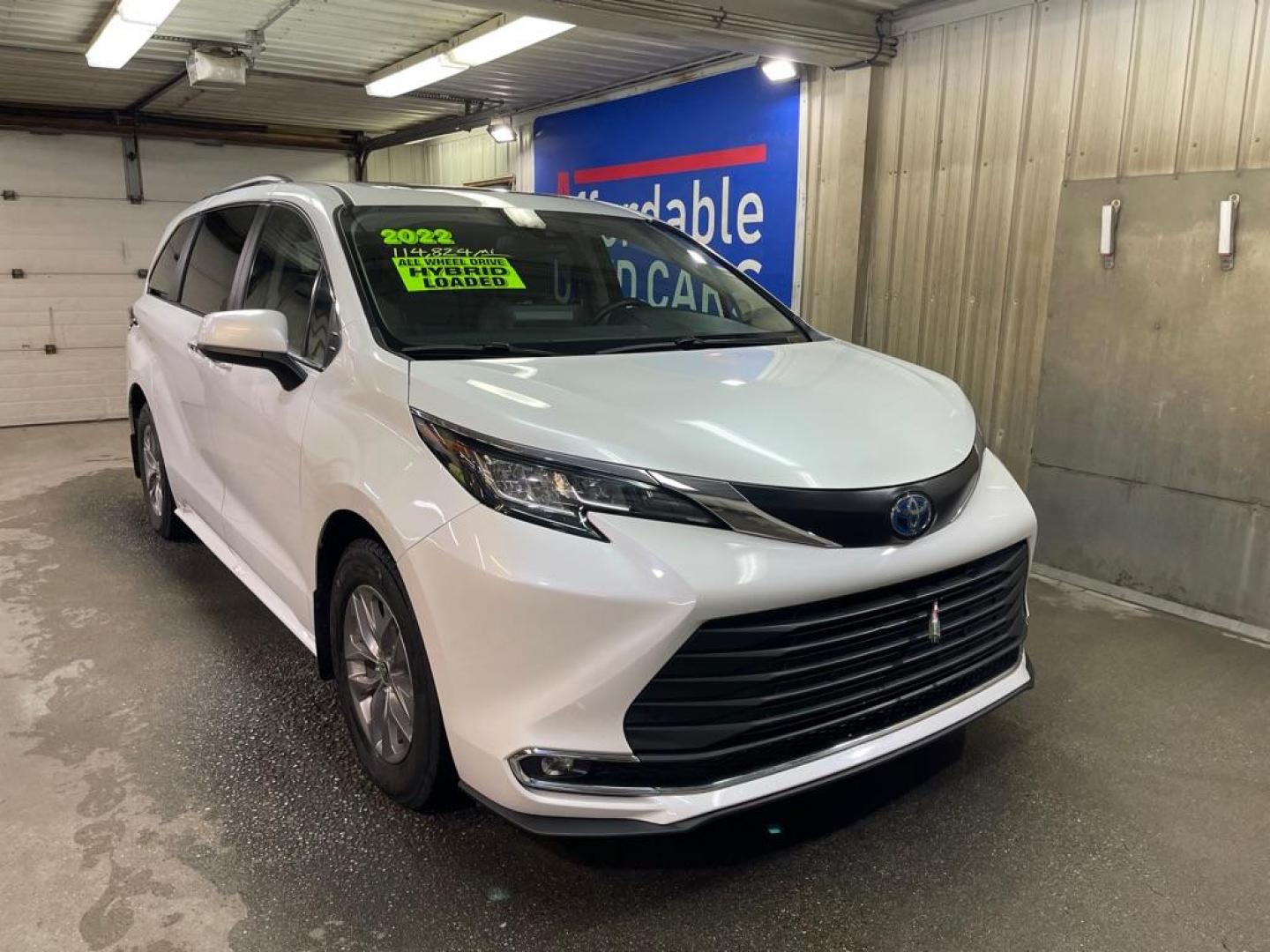 2022 WHITE TOYOTA SIENNA AWD XLE (5TDJSKFC2NS) with an 2.5L engine, Continuously Variable transmission, located at 2525 S. Cushman, Fairbanks, AK, 99701, (907) 452-5707, 64.824036, -147.712311 - Photo#0