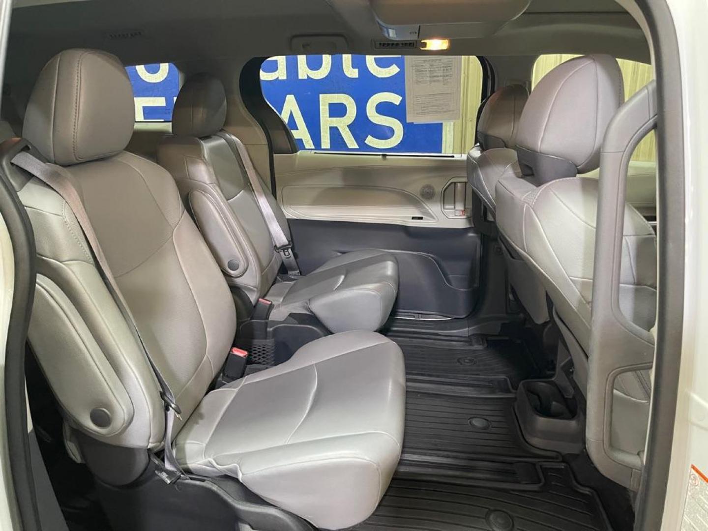 2022 WHITE TOYOTA SIENNA AWD XLE (5TDJSKFC2NS) with an 2.5L engine, Continuously Variable transmission, located at 2525 S. Cushman, Fairbanks, AK, 99701, (907) 452-5707, 64.824036, -147.712311 - Photo#4