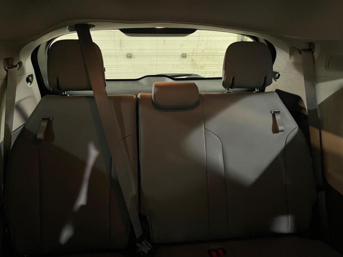 2022 WHITE TOYOTA SIENNA AWD XLE (5TDJSKFC2NS) with an 2.5L engine, Continuously Variable transmission, located at 2525 S. Cushman, Fairbanks, AK, 99701, (907) 452-5707, 64.824036, -147.712311 - Photo#5