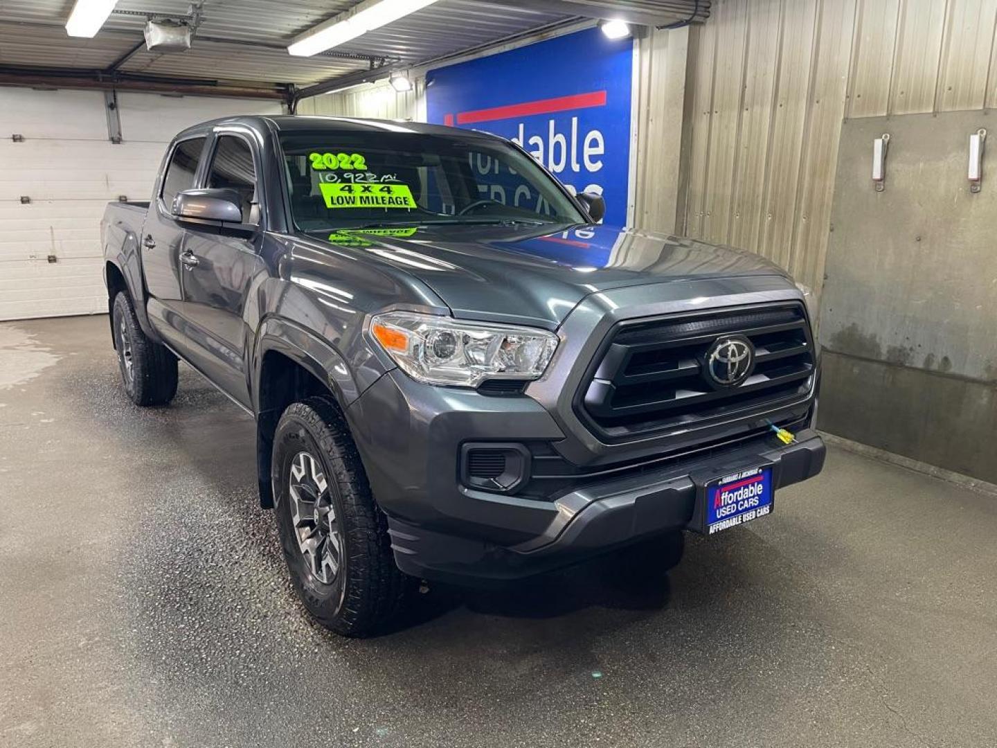 2022 GRAY TOYOTA TACOMA DOUBLE CAB (3TMCZ5AN0NM) with an 3.5L engine, Automatic transmission, located at 2525 S. Cushman, Fairbanks, AK, 99701, (907) 452-5707, 64.824036, -147.712311 - Photo#0