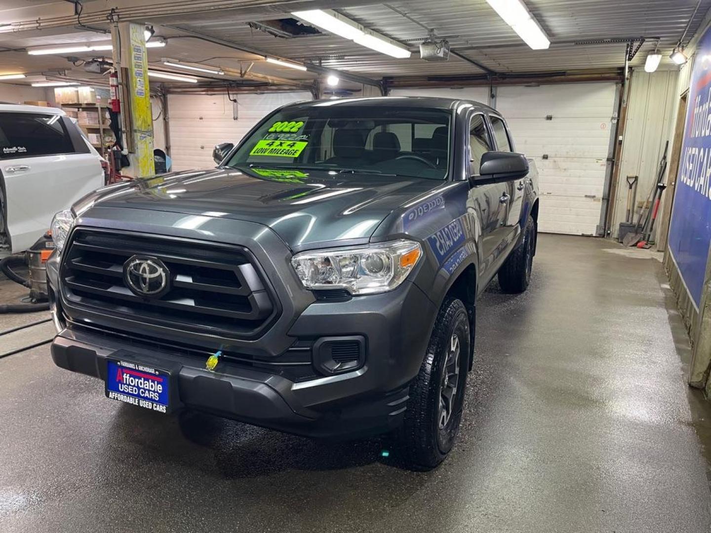 2022 GRAY TOYOTA TACOMA DOUBLE CAB (3TMCZ5AN0NM) with an 3.5L engine, Automatic transmission, located at 2525 S. Cushman, Fairbanks, AK, 99701, (907) 452-5707, 64.824036, -147.712311 - Photo#1