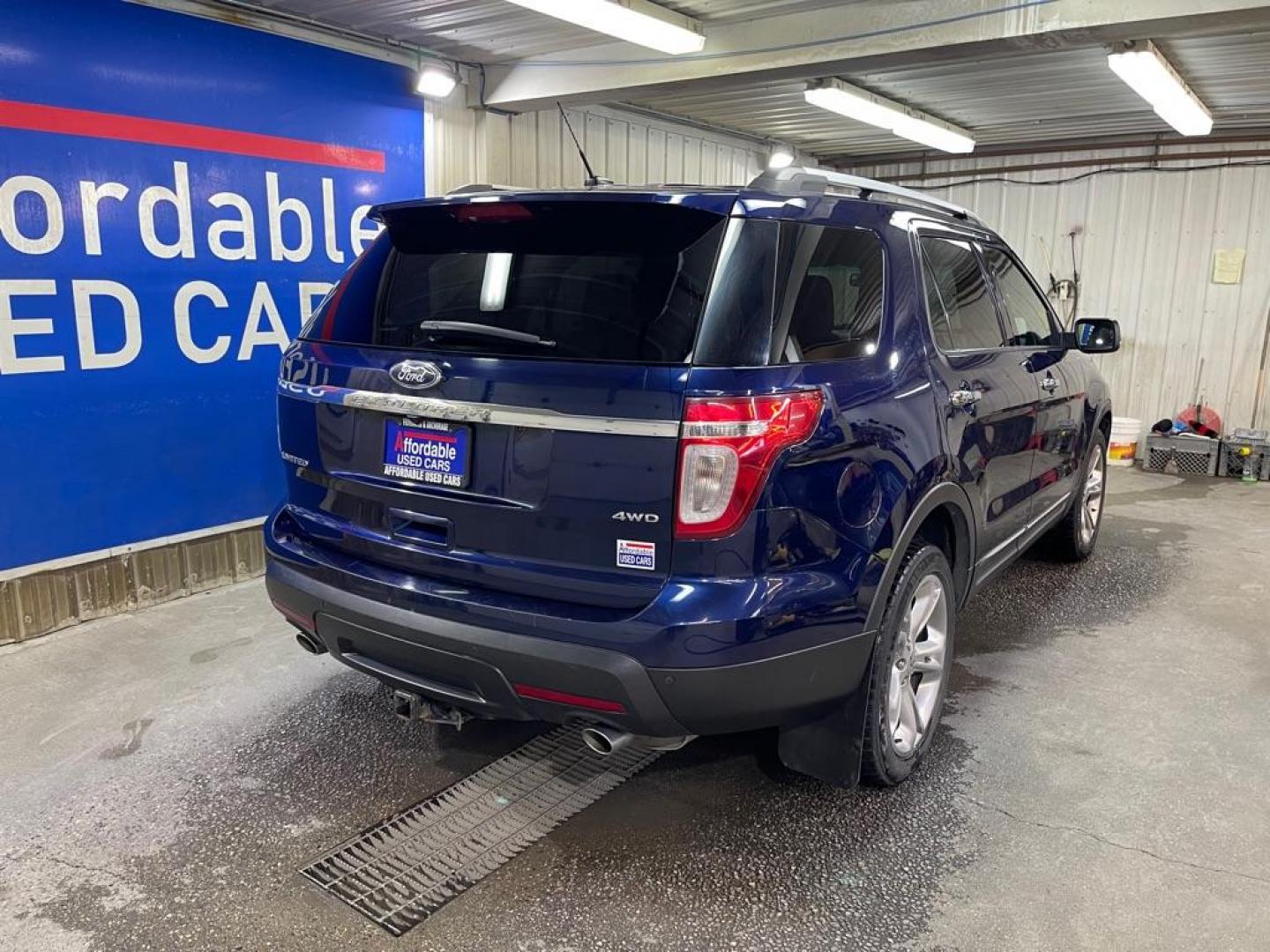 2011 BLUE FORD EXPLORER LIMITED (1FMHK8F81BG) with an 3.5L engine, Automatic transmission, located at 2525 S. Cushman, Fairbanks, AK, 99701, (907) 452-5707, 64.824036, -147.712311 - Photo#2