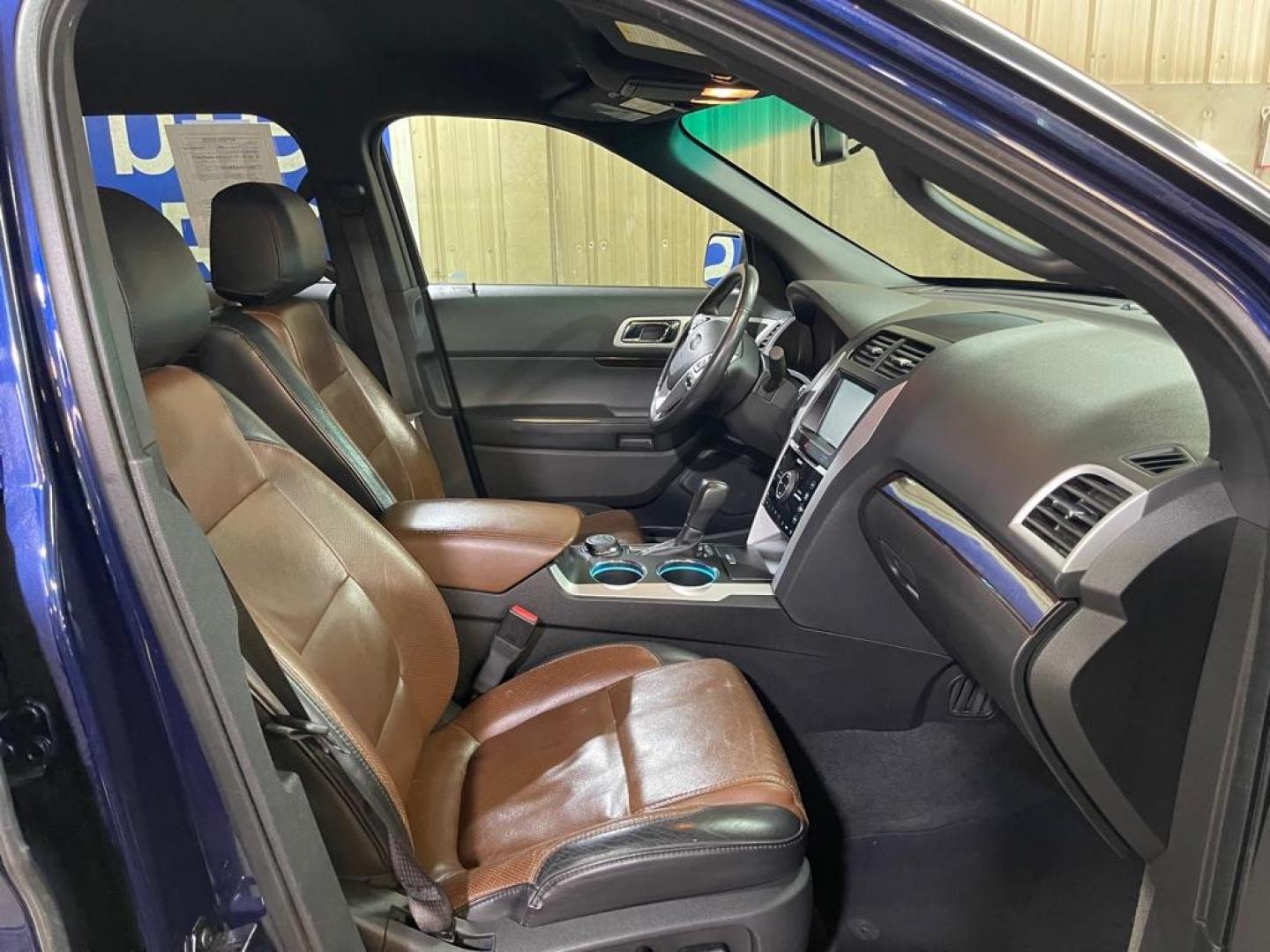 2011 BLUE FORD EXPLORER LIMITED (1FMHK8F81BG) with an 3.5L engine, Automatic transmission, located at 2525 S. Cushman, Fairbanks, AK, 99701, (907) 452-5707, 64.824036, -147.712311 - Photo#3