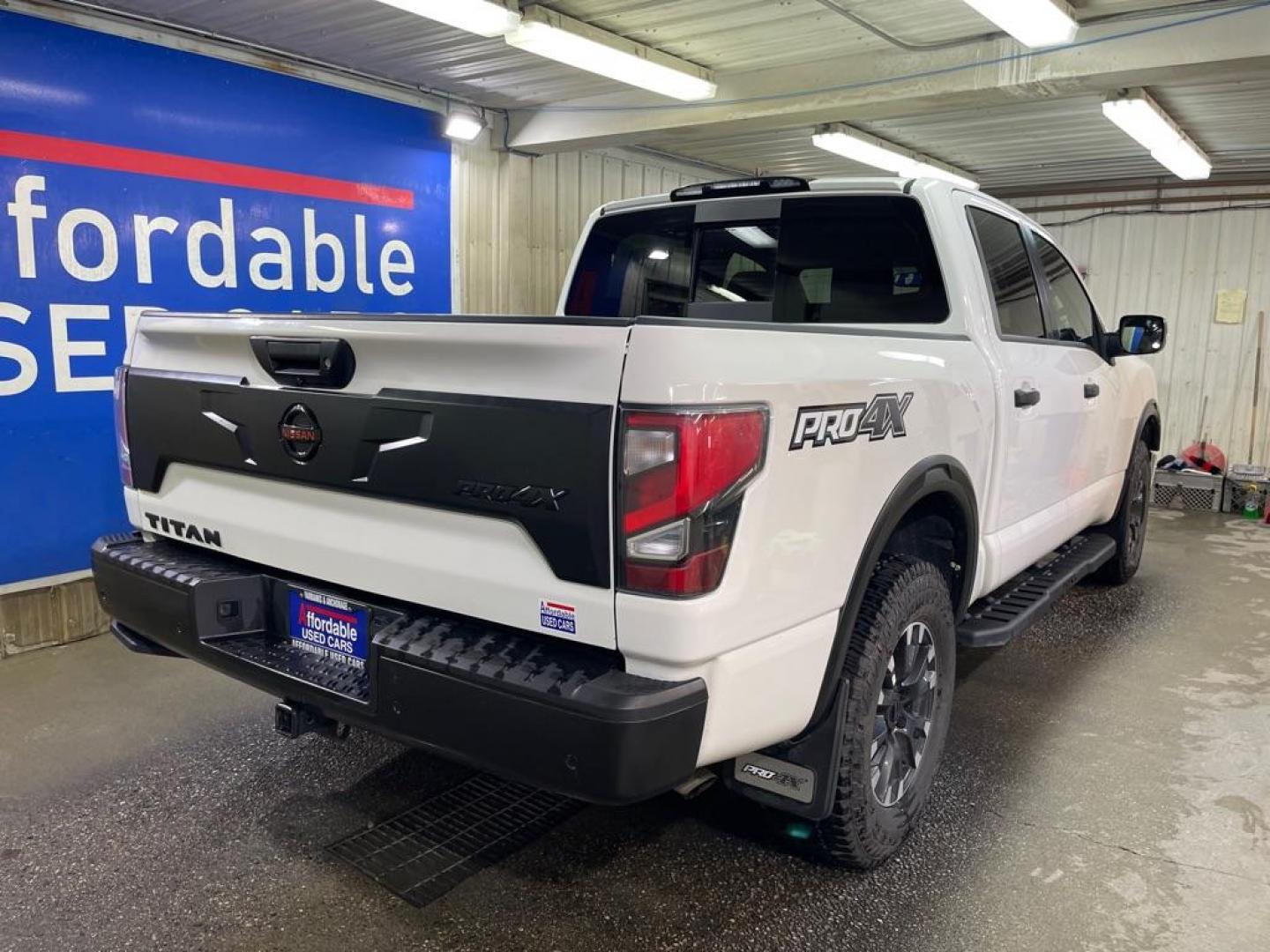 2022 WHITE NISSAN TITAN SV (1N6AA1ED6NN) with an 5.6L engine, Automatic transmission, located at 2525 S. Cushman, Fairbanks, AK, 99701, (907) 452-5707, 64.824036, -147.712311 - Photo#2