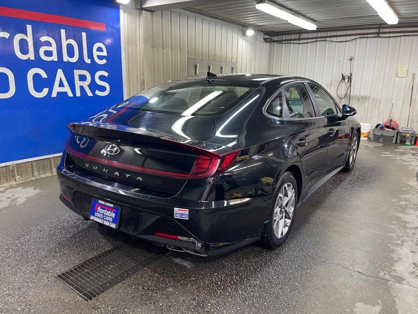 2022 BLACK HYUNDAI SONATA SEL (KMHL64JA6NA) with an 2.5L engine, Automatic transmission, located at 2525 S. Cushman, Fairbanks, AK, 99701, (907) 452-5707, 64.824036, -147.712311 - Photo#2
