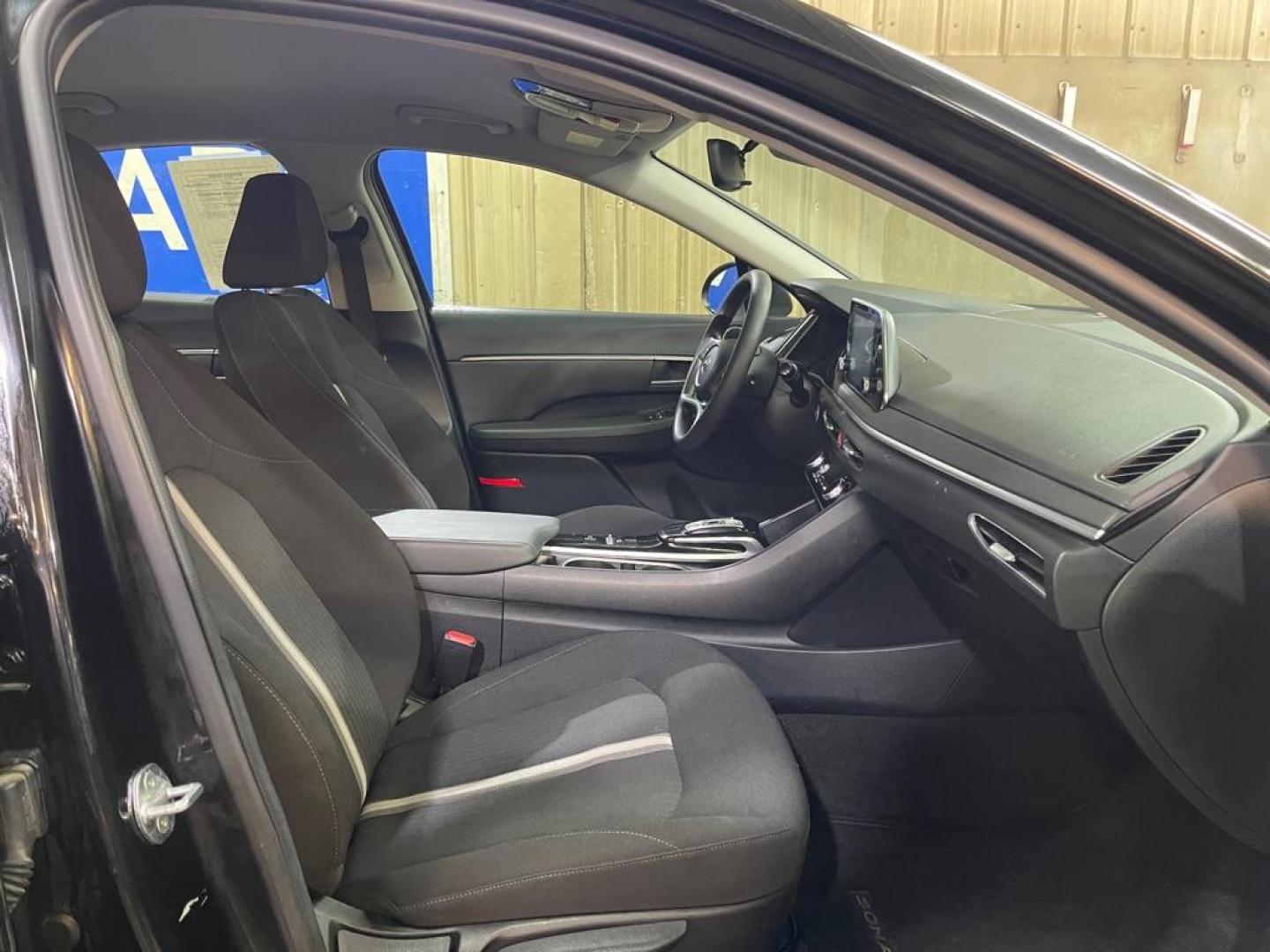 2022 BLACK HYUNDAI SONATA SEL (KMHL64JA6NA) with an 2.5L engine, Automatic transmission, located at 2525 S. Cushman, Fairbanks, AK, 99701, (907) 452-5707, 64.824036, -147.712311 - Photo#3