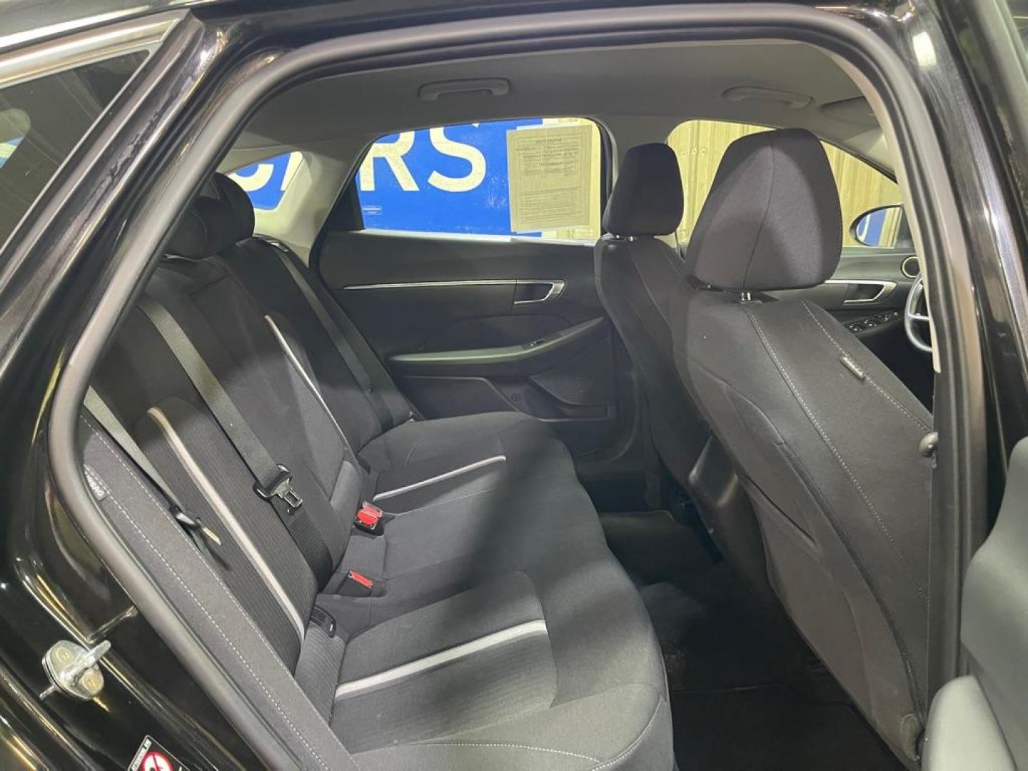 2022 BLACK HYUNDAI SONATA SEL (KMHL64JA6NA) with an 2.5L engine, Automatic transmission, located at 2525 S. Cushman, Fairbanks, AK, 99701, (907) 452-5707, 64.824036, -147.712311 - Photo#4