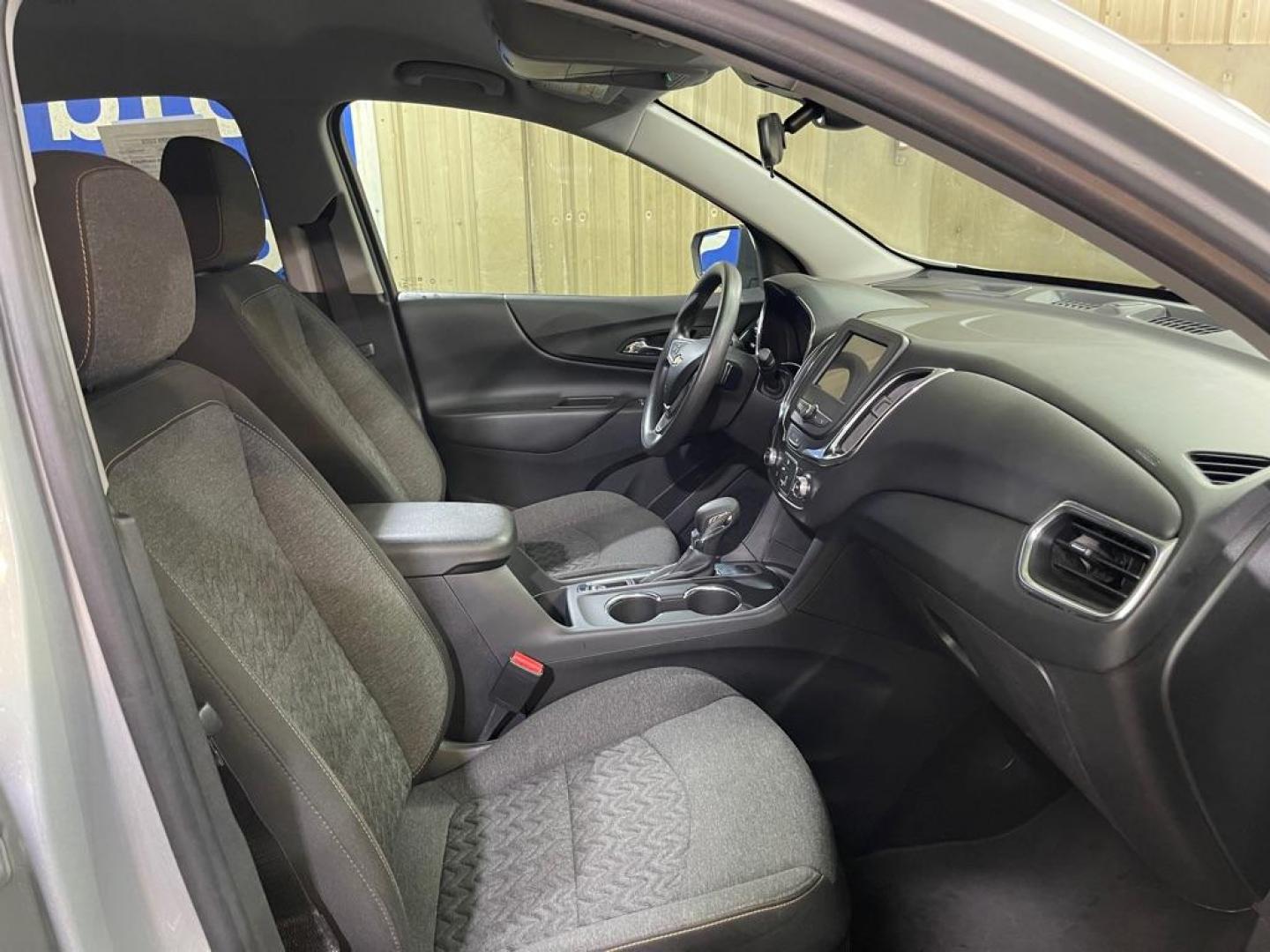 2022 GRAY CHEVROLET EQUINOX LT (3GNAXUEV4NL) with an 1.5L engine, Automatic transmission, located at 2525 S. Cushman, Fairbanks, AK, 99701, (907) 452-5707, 64.824036, -147.712311 - Photo#3