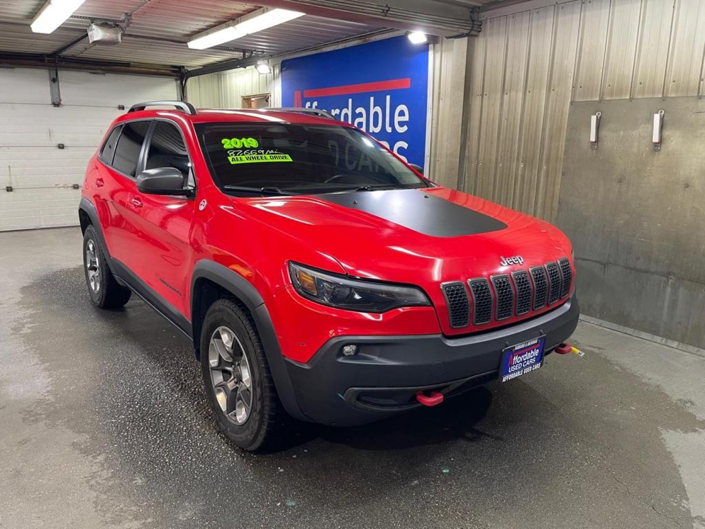 2019 RED JEEP CHEROKEE TRAILHAWK (1C4PJMBX3KD) with an 3.2L engine, Automatic transmission, located at 2525 S. Cushman, Fairbanks, AK, 99701, (907) 452-5707, 64.824036, -147.712311 - Photo#0