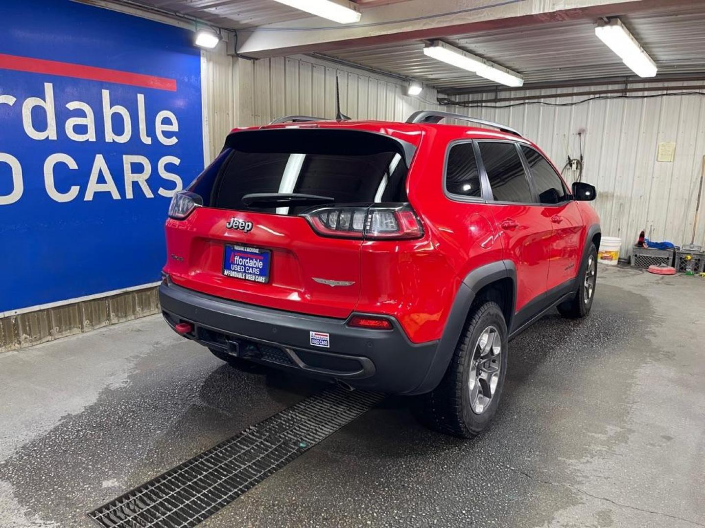 2019 RED JEEP CHEROKEE TRAILHAWK (1C4PJMBX3KD) with an 3.2L engine, Automatic transmission, located at 2525 S. Cushman, Fairbanks, AK, 99701, (907) 452-5707, 64.824036, -147.712311 - Photo#2