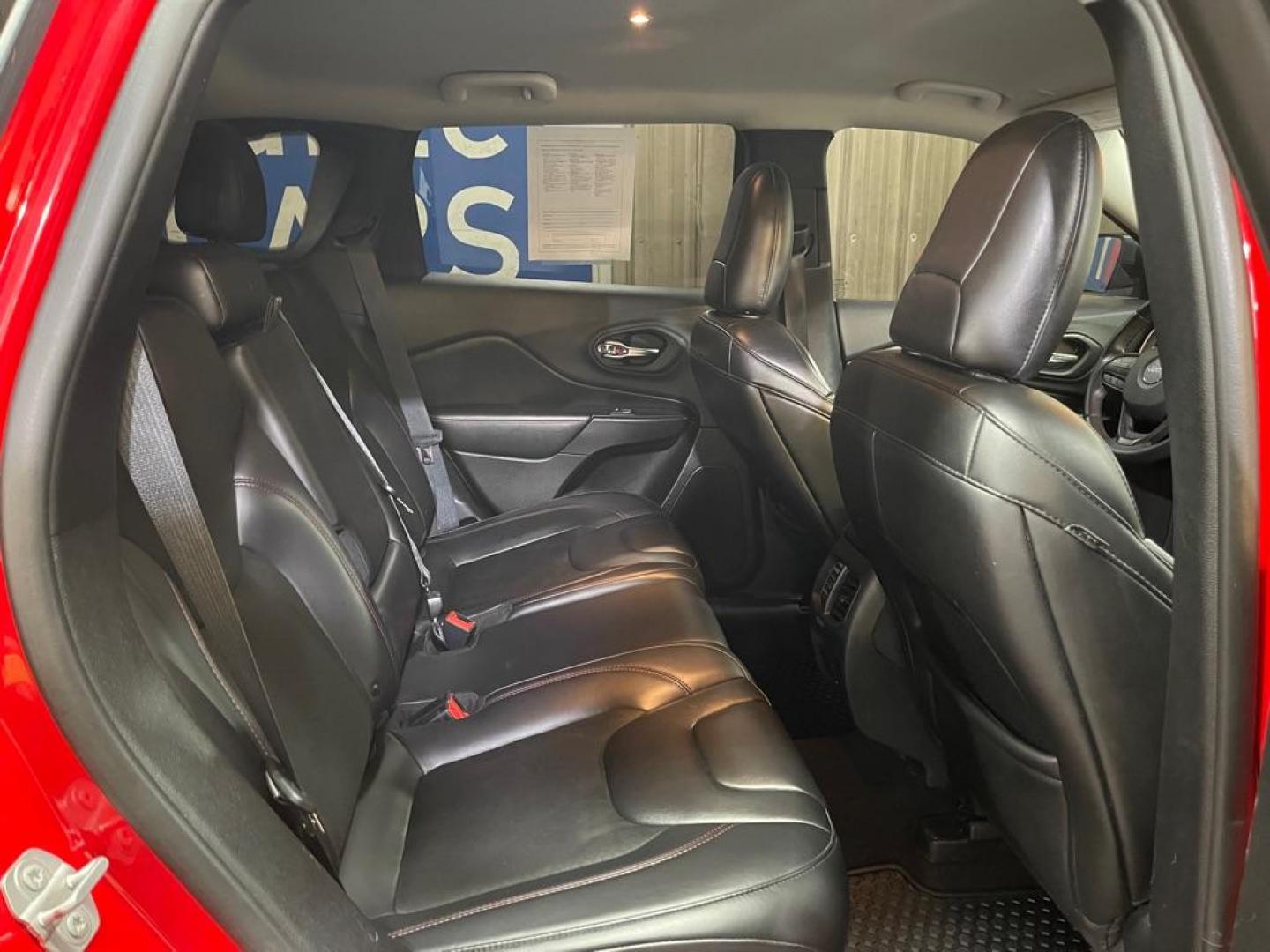 2019 RED JEEP CHEROKEE TRAILHAWK (1C4PJMBX3KD) with an 3.2L engine, Automatic transmission, located at 2525 S. Cushman, Fairbanks, AK, 99701, (907) 452-5707, 64.824036, -147.712311 - Photo#4