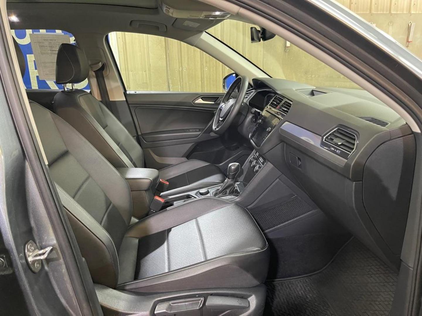 2021 SILVER VOLKSWAGEN TIGUAN SE (3VV2B7AXXMM) with an 2.0L engine, Automatic transmission, located at 2525 S. Cushman, Fairbanks, AK, 99701, (907) 452-5707, 64.824036, -147.712311 - Photo#3