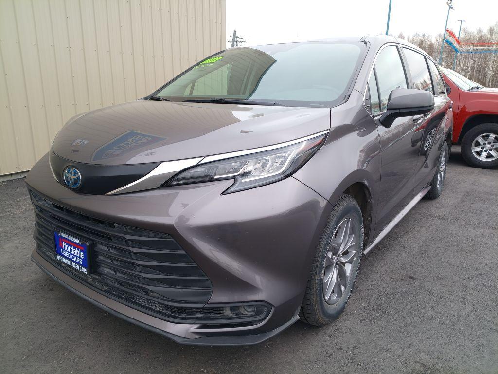 photo of 2022 TOYOTA SIENNA LE