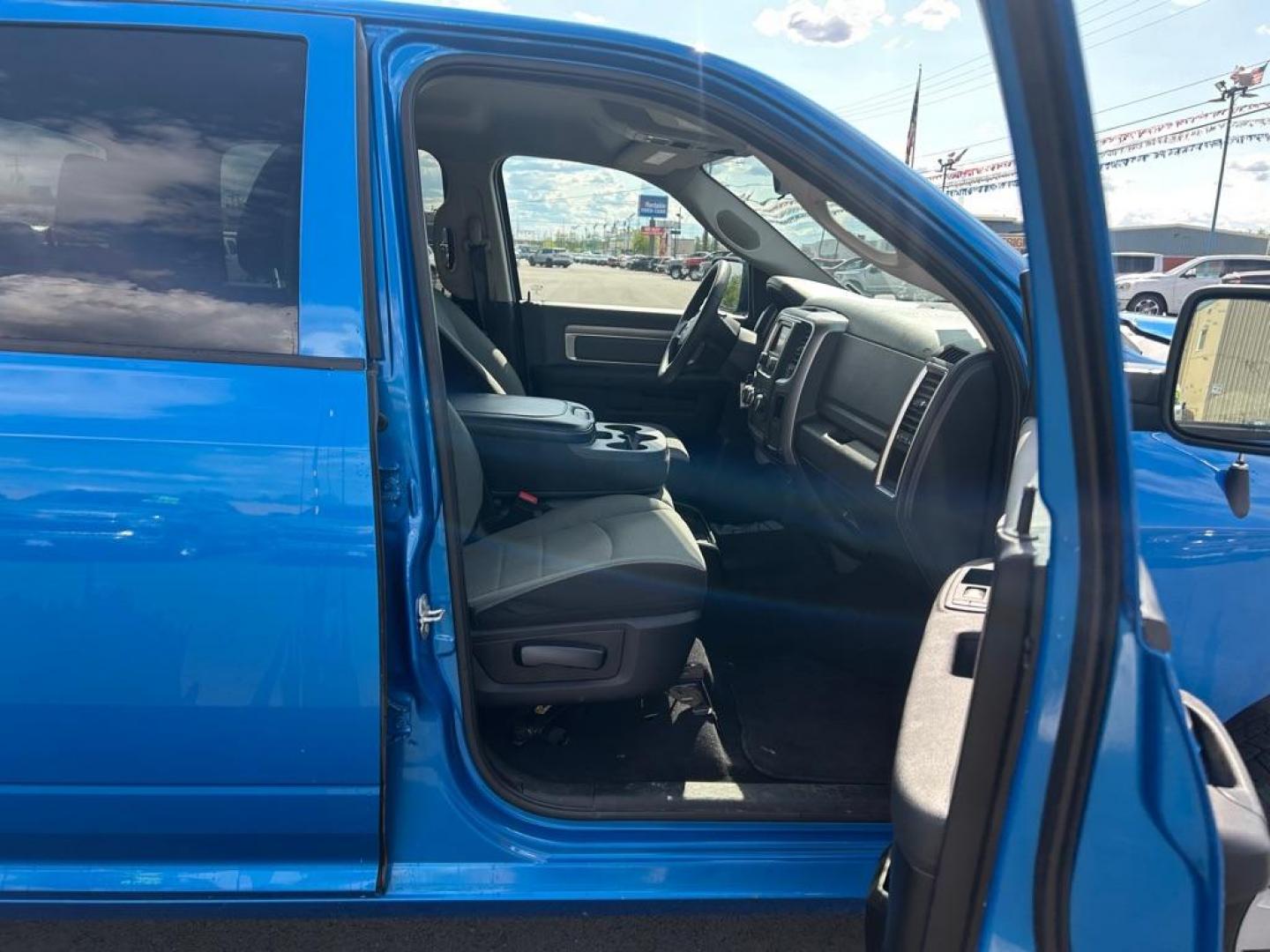 2022 BLUE RAM 1500 CLASSIC SLT (1C6RR7LG6NS) with an 3.6L engine, Automatic transmission, located at 2525 S. Cushman, Fairbanks, AK, 99701, (907) 452-5707, 64.824036, -147.712311 - Photo#4