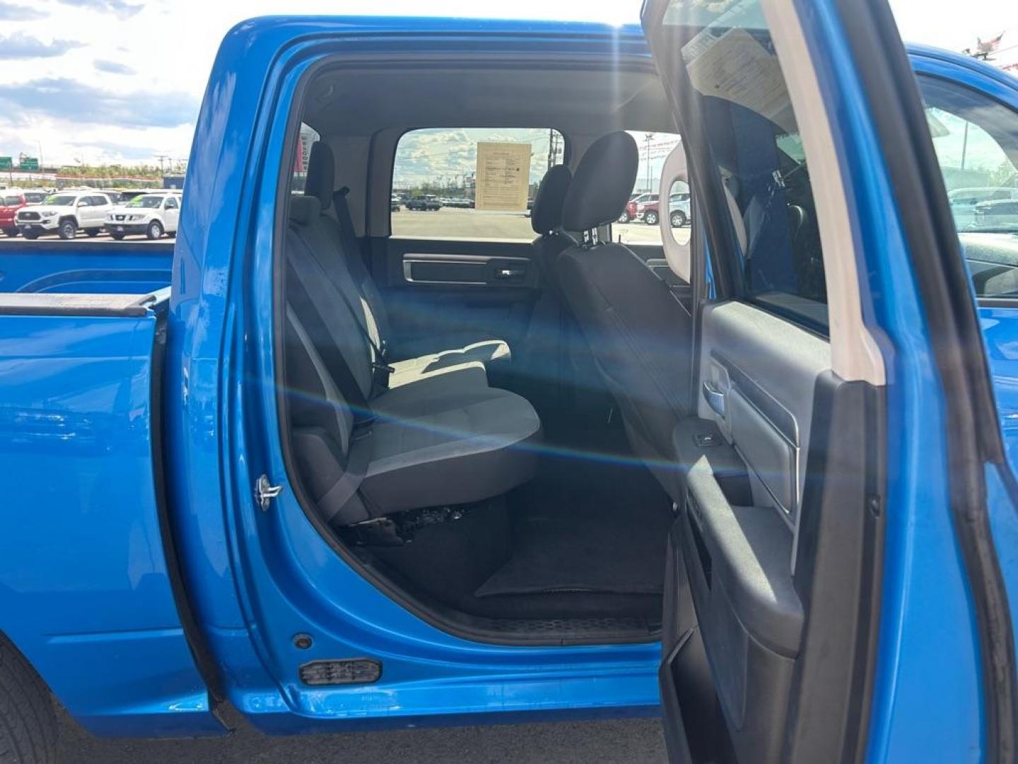 2022 BLUE RAM 1500 CLASSIC SLT (1C6RR7LG6NS) with an 3.6L engine, Automatic transmission, located at 2525 S. Cushman, Fairbanks, AK, 99701, (907) 452-5707, 64.824036, -147.712311 - Photo#5
