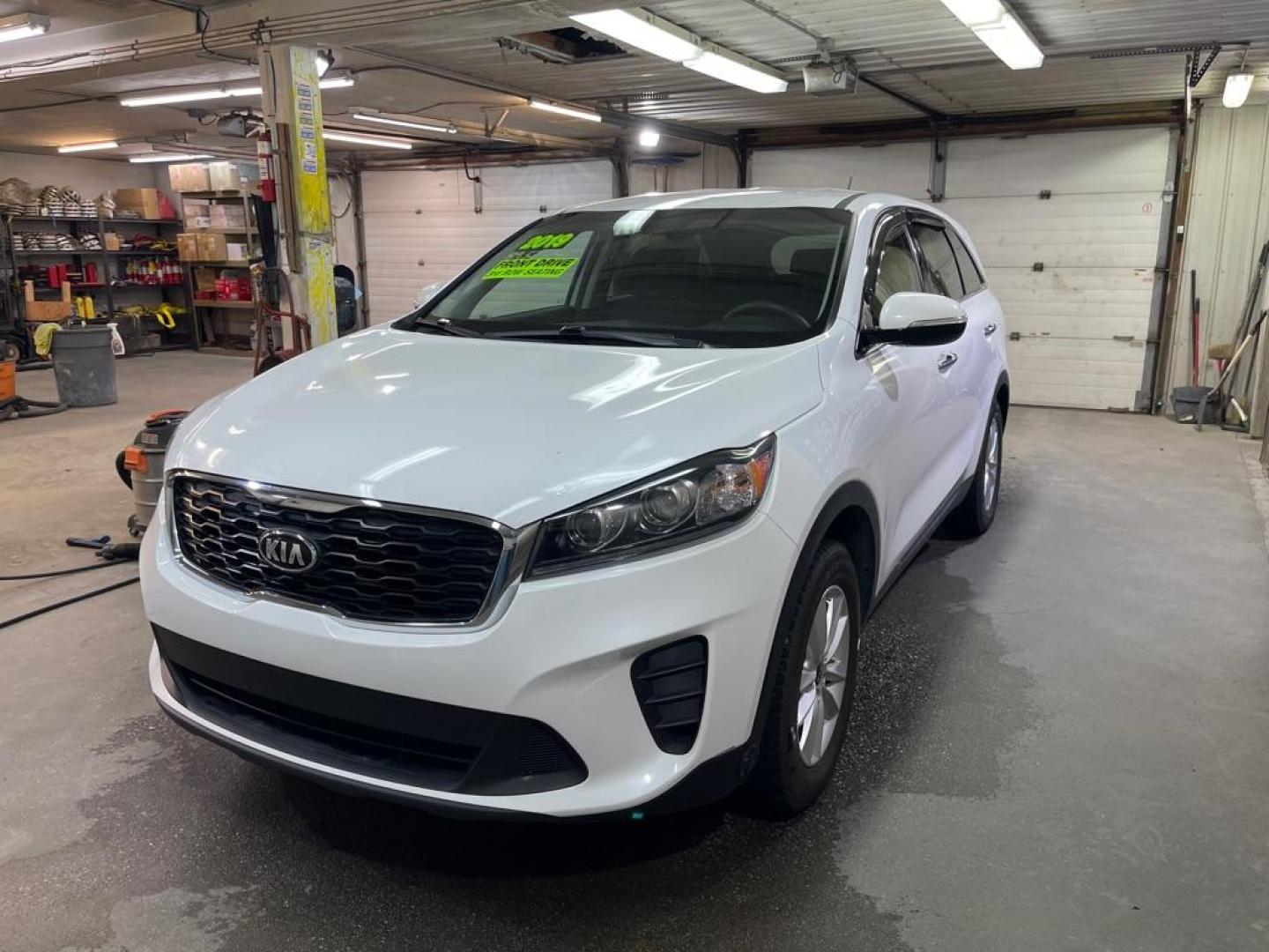 2019 WHITE KIA SORENTO L (5XYPG4A38KG) with an 2.4L engine, Automatic transmission, located at 2525 S. Cushman, Fairbanks, AK, 99701, (907) 452-5707, 64.824036, -147.712311 - Photo#1