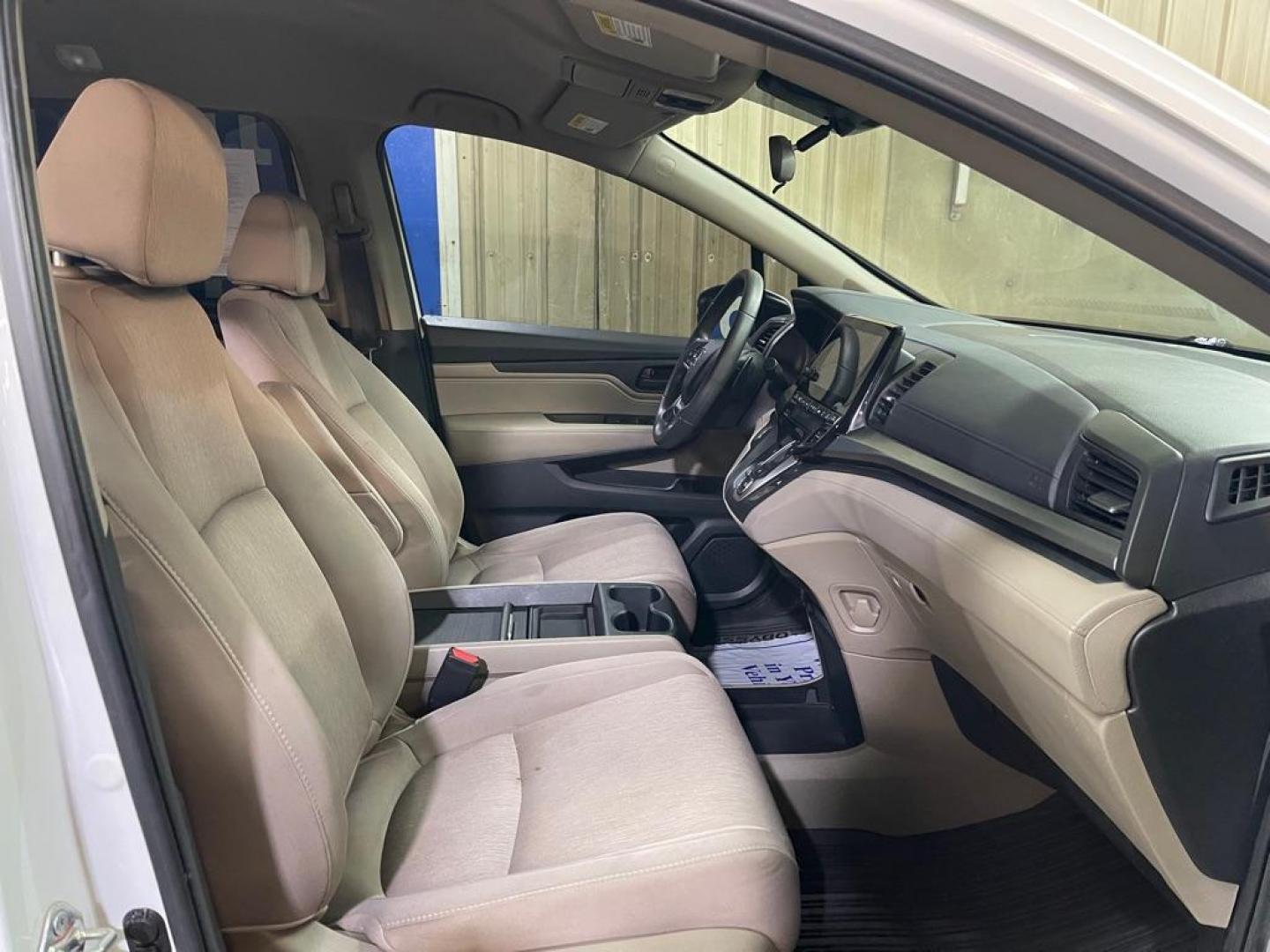 2020 WHITE HONDA ODYSSEY EX (5FNRL6H5XLB) with an 3.5L engine, Automatic transmission, located at 2525 S. Cushman, Fairbanks, AK, 99701, (907) 452-5707, 64.824036, -147.712311 - Photo#3