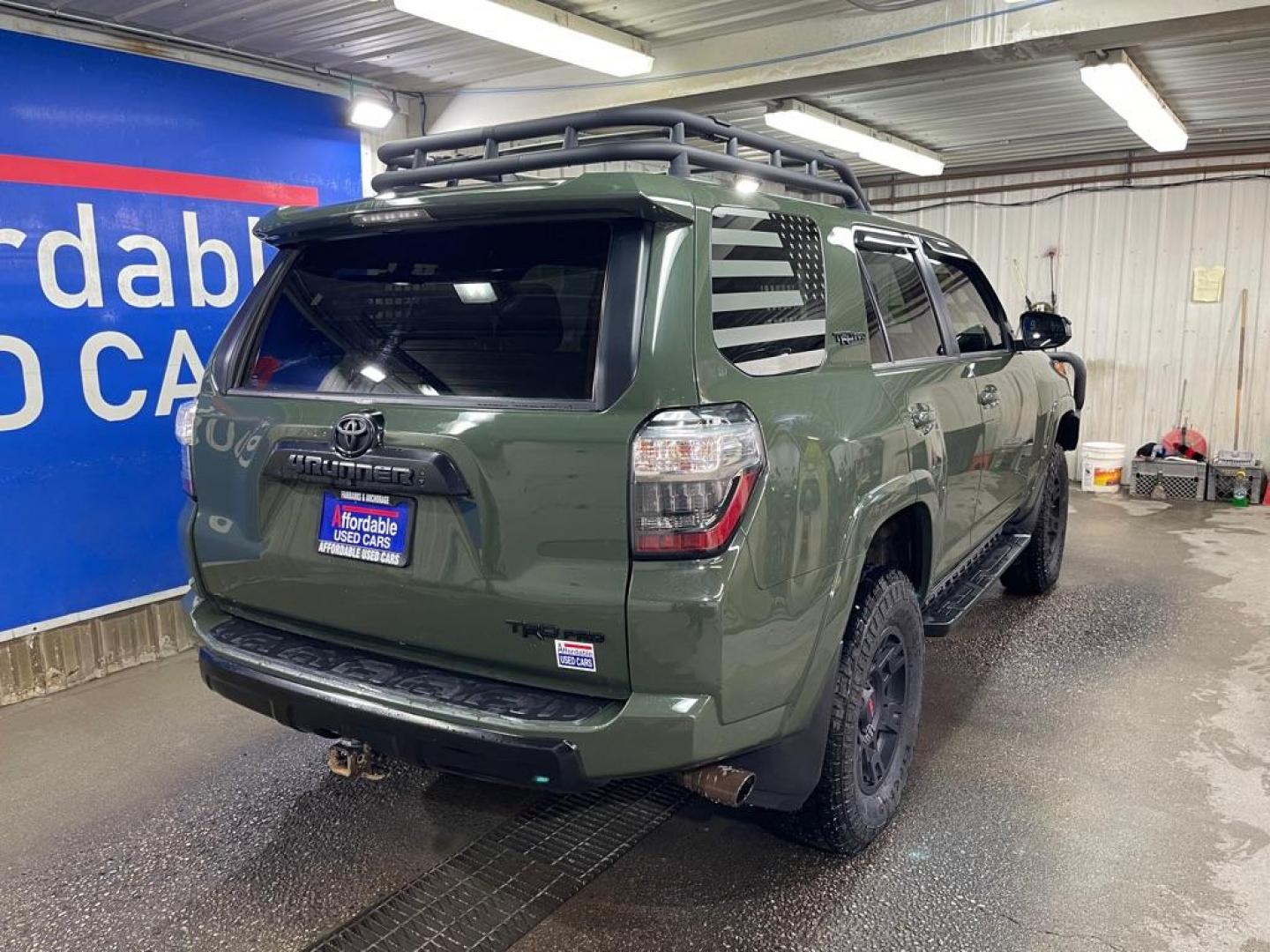 2020 GREEN TOYOTA 4RUNNER SR5/SR5 PREMIUM (JTEBU5JR8L5) with an 4.0L engine, Automatic transmission, located at 2525 S. Cushman, Fairbanks, AK, 99701, (907) 452-5707, 64.824036, -147.712311 - Photo#2