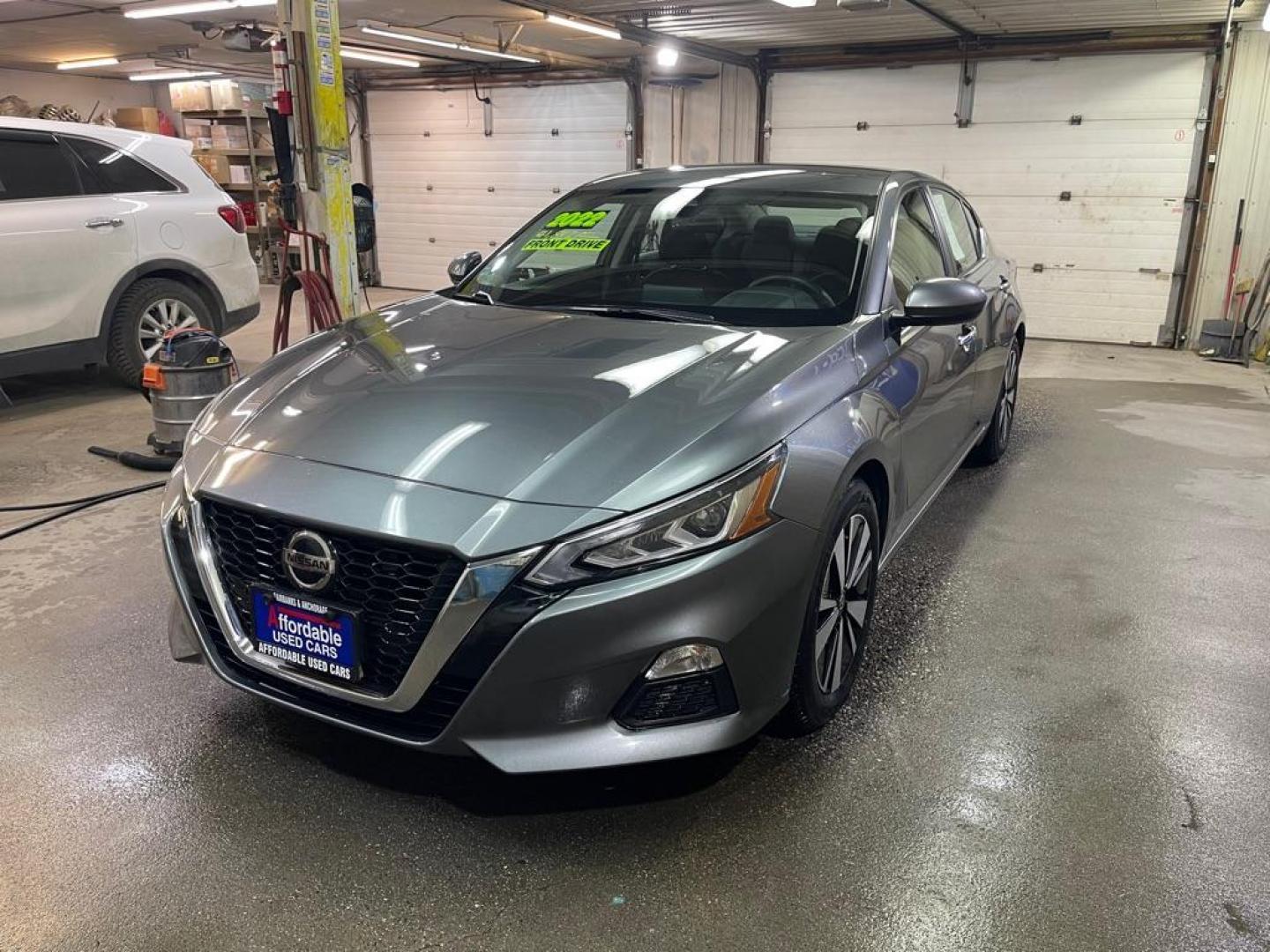 2022 GRAY NISSAN ALTIMA SV (1N4BL4DV1NN) with an 2.5L engine, Automatic transmission, located at 2525 S. Cushman, Fairbanks, AK, 99701, (907) 452-5707, 64.824036, -147.712311 - Photo#1