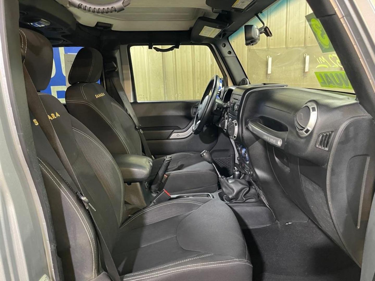 2013 SILVER JEEP WRANGLER UNLIMI SAHARA (1C4BJWEG7DL) with an 3.6L engine, Automatic transmission, located at 2525 S. Cushman, Fairbanks, AK, 99701, (907) 452-5707, 64.824036, -147.712311 - Photo#3