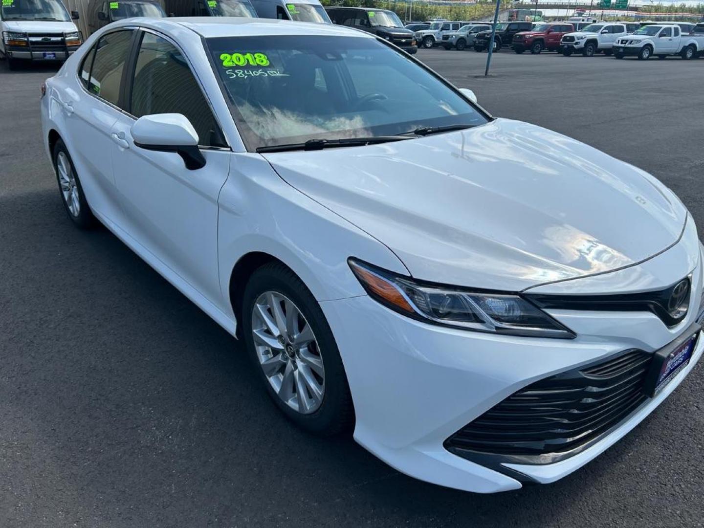2018 WHITE TOYOTA CAMRY L (4T1B11HK5JU) with an 2.5L engine, Automatic transmission, located at 2525 S. Cushman, Fairbanks, AK, 99701, (907) 452-5707, 64.824036, -147.712311 - Photo#1