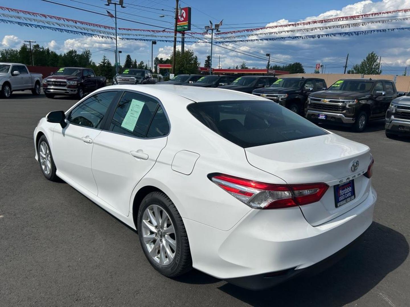 2018 WHITE TOYOTA CAMRY L (4T1B11HK5JU) with an 2.5L engine, Automatic transmission, located at 2525 S. Cushman, Fairbanks, AK, 99701, (907) 452-5707, 64.824036, -147.712311 - Photo#3